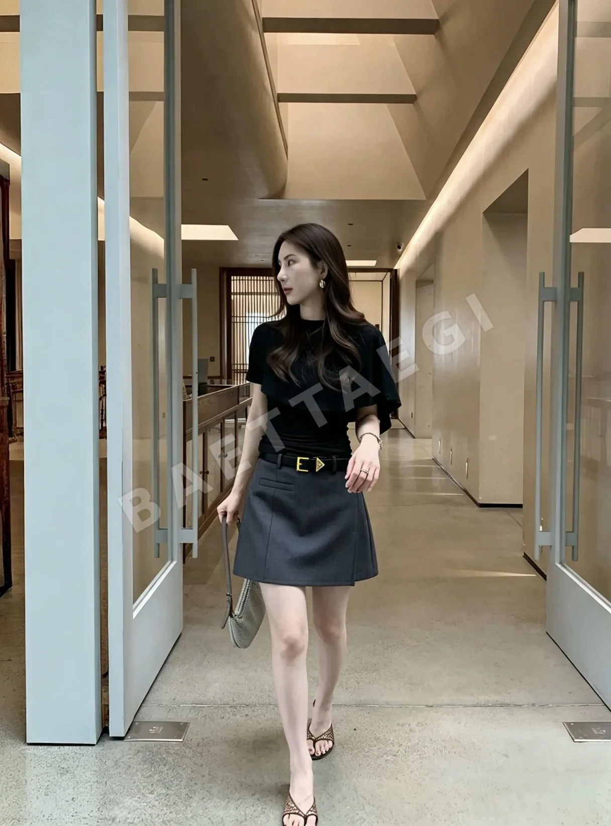 프라다 트라이앵글 로고 웨스트 벨트 슬릿 스커트 상세 이미지 2