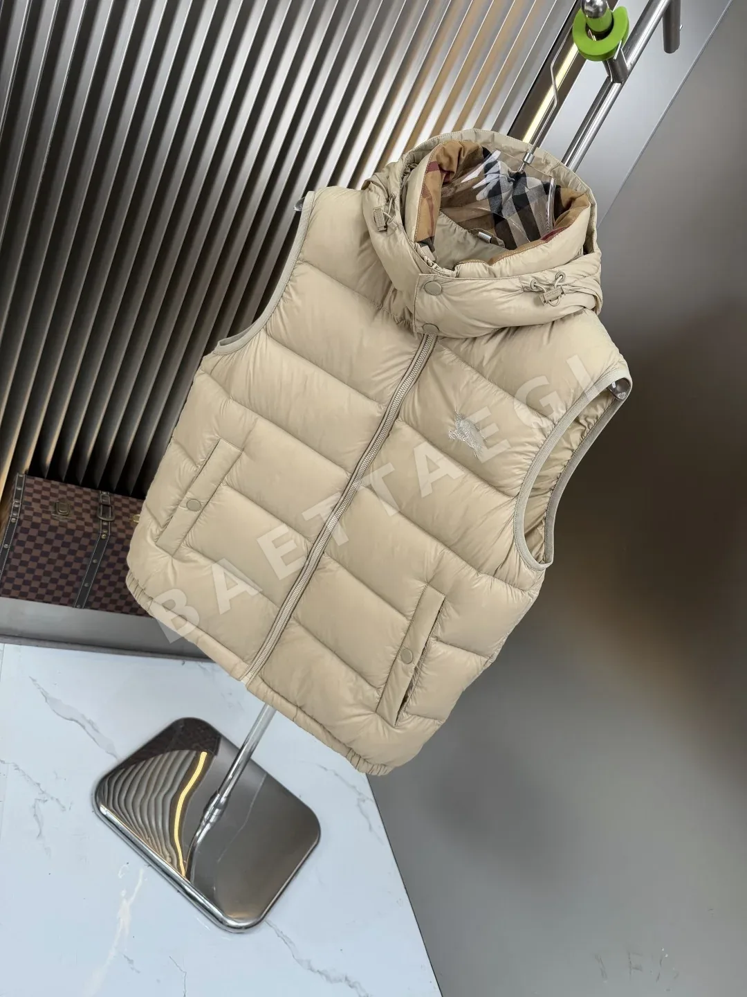버버리 다운 패딩 조끼 상세 이미지 9