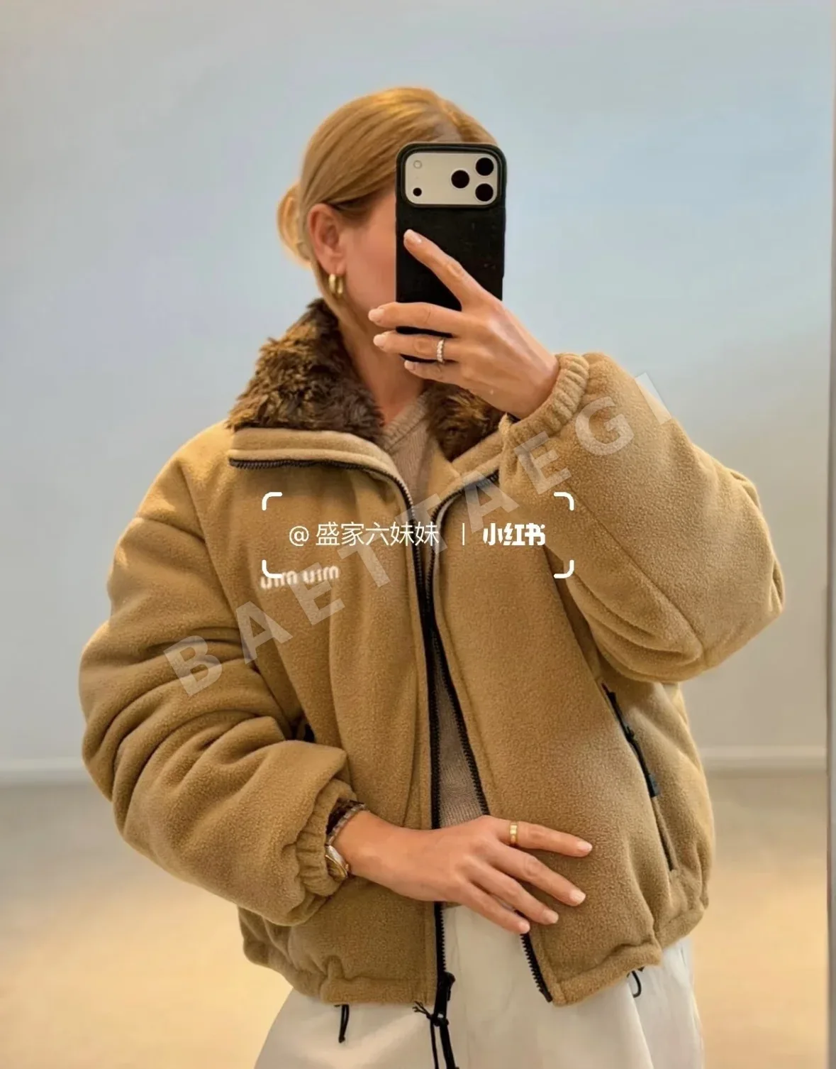 미우미우 카키 플리스 크롭 패딩 재킷 204697
