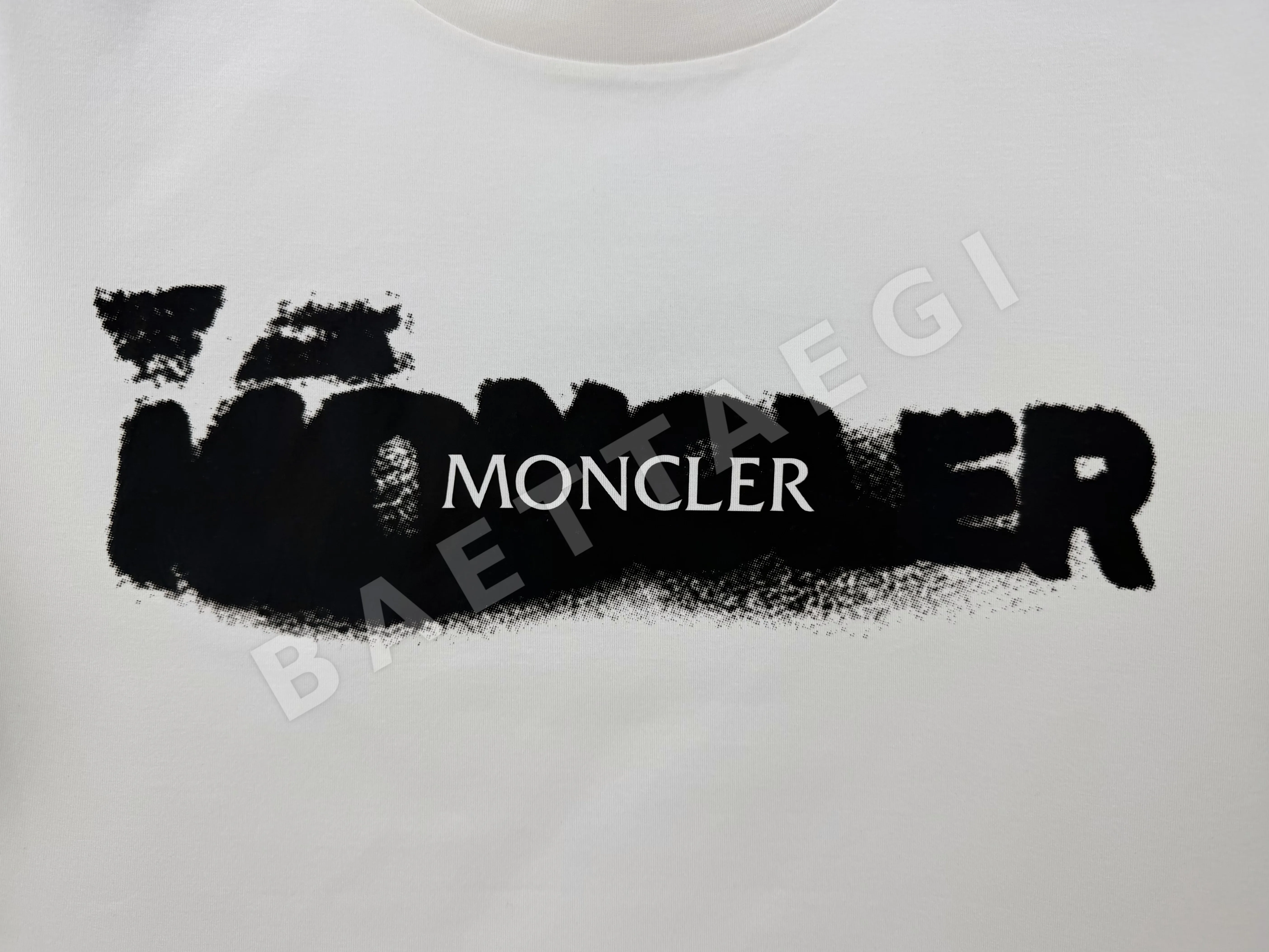 몽클레르 프린트 자수 로고 반팔 티셔츠 상세 이미지 12