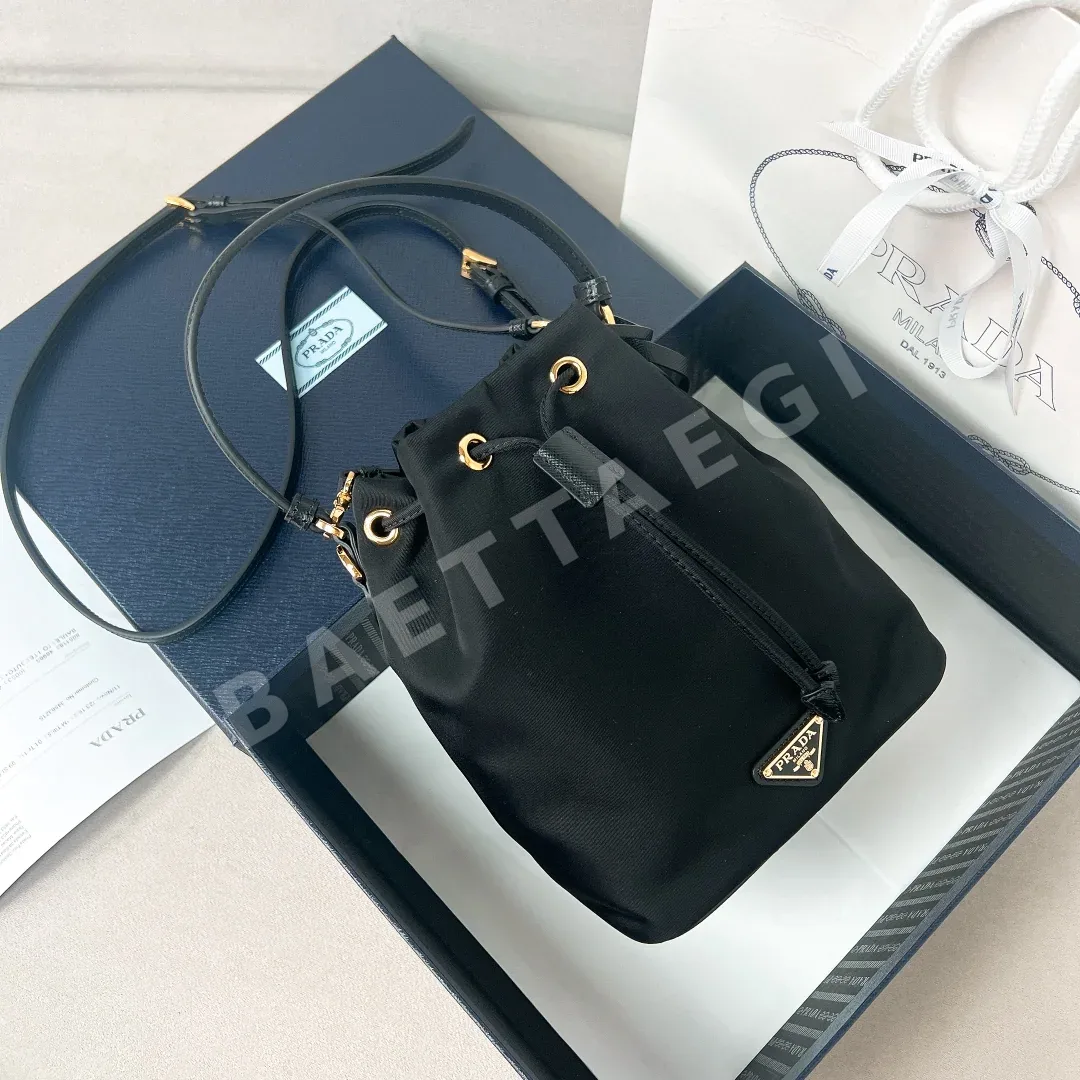 프라다 나일론 버킷백 1BE067