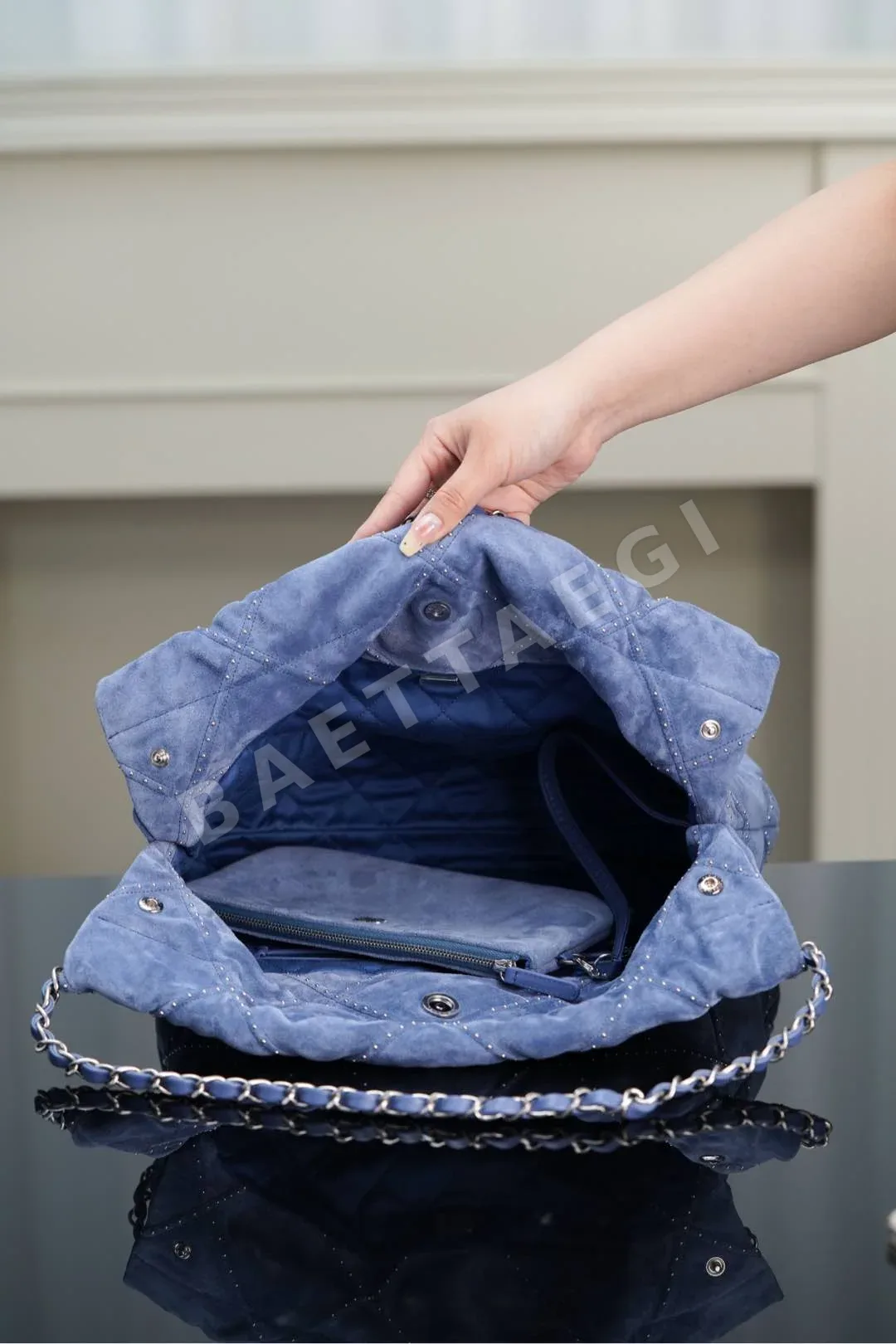 샤넬 스웨이드 미니 가방 상세 이미지 8