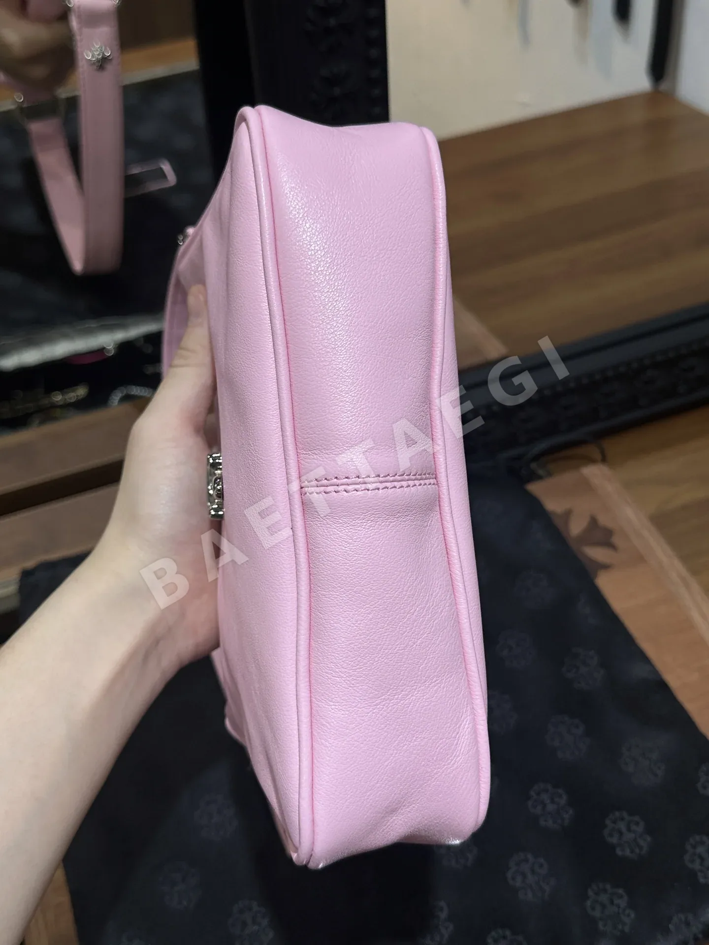크롬하츠 베이비 핑크 스몰 치킨 너겟 숄더 가방 상세 이미지 5