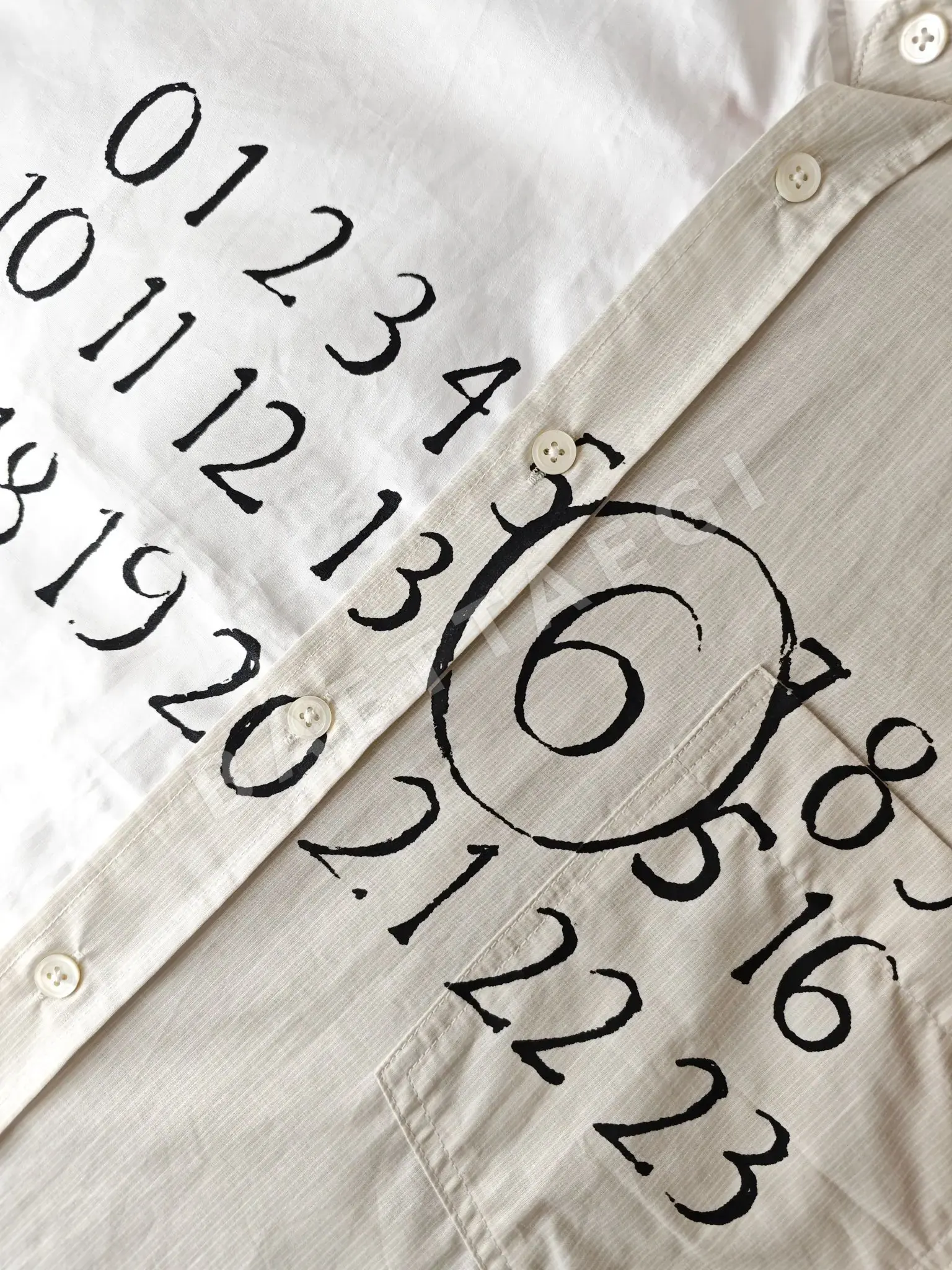마르지엘라 디지털 프린트 카라 블록 남성 반팔 상세 이미지 4