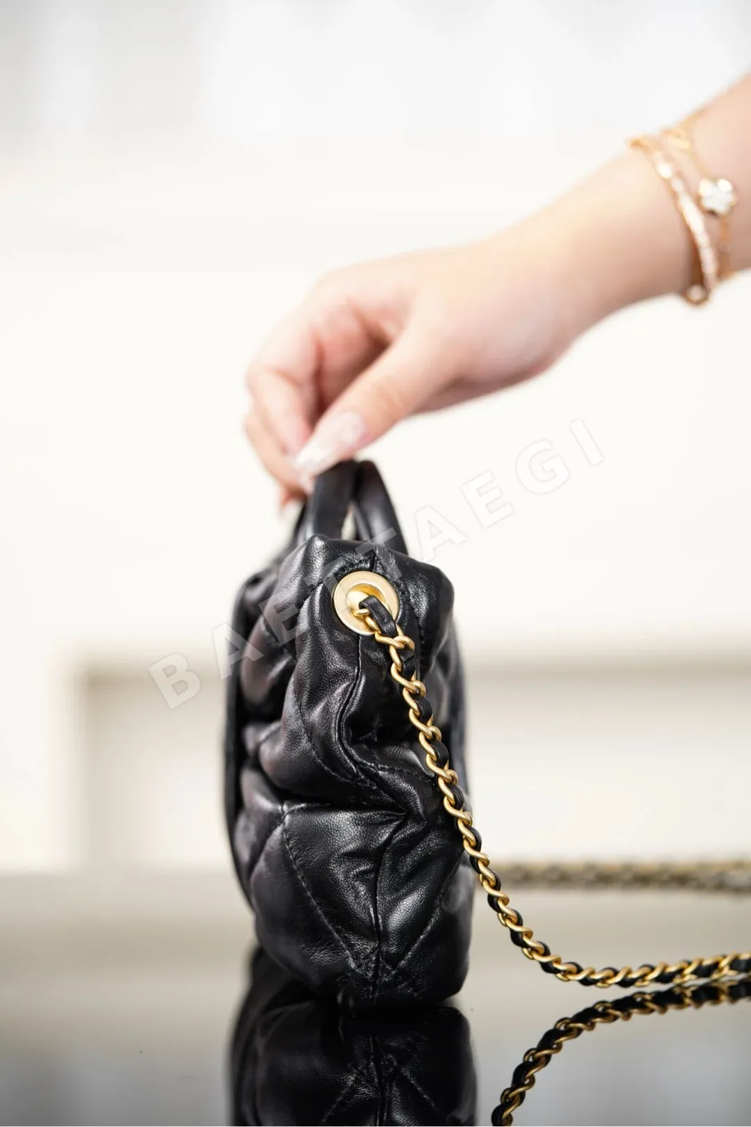 샤넬 케어 리본 퀼팅 핸드백 상세 이미지 6