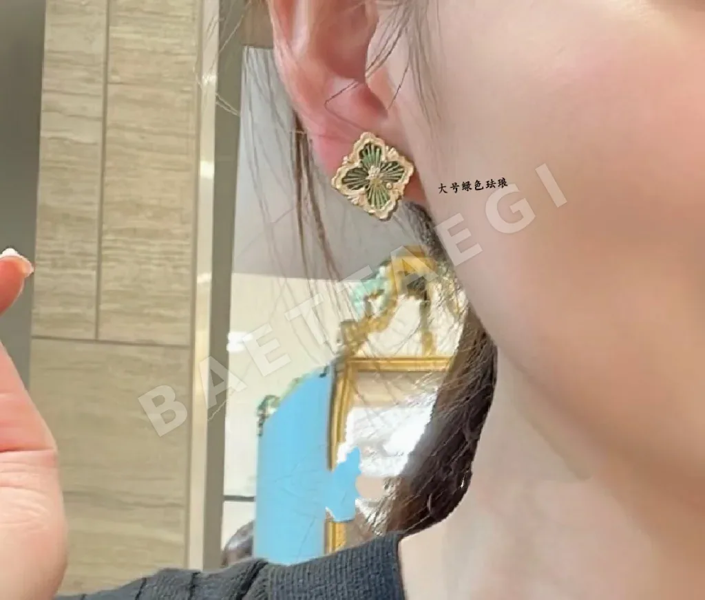 부첼라티 오페라 컬러 에나멜 네잎클로버 귀걸이 64209