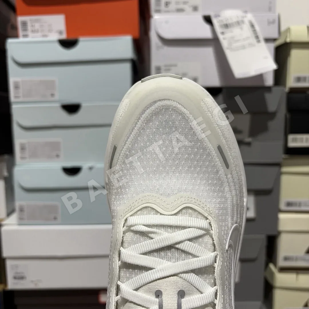 나이키 [GT] 보메로 플러스 HV8154-102 201497 Nike Vomero Plus Triple White 상세 이미지 11