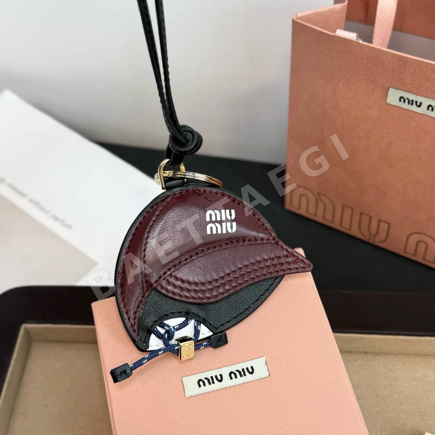 미우미우 레자 베이스볼캡 키링 상세 이미지 5