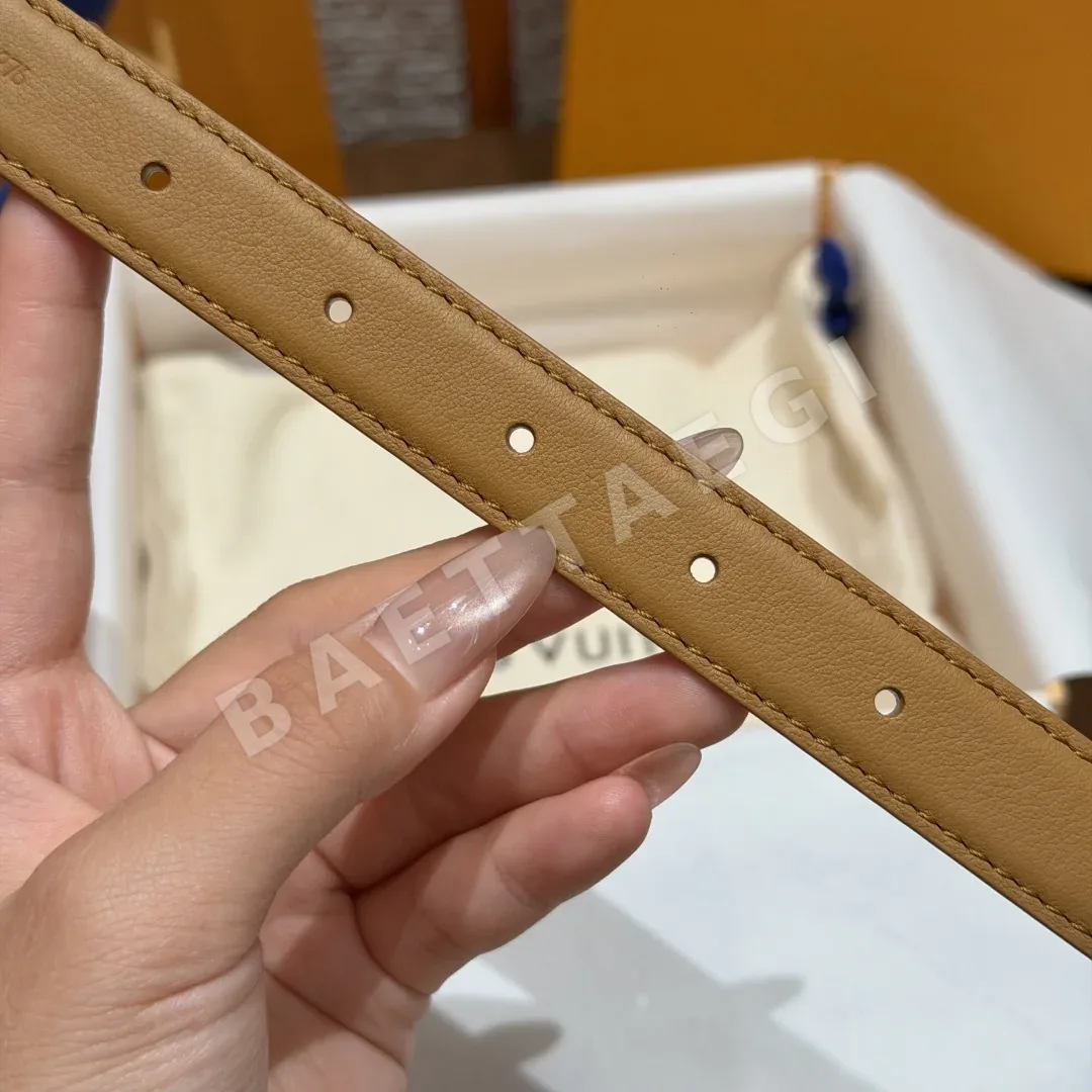 루이비통 블룸 리버시블 소가죽 벨트 상세 이미지 9