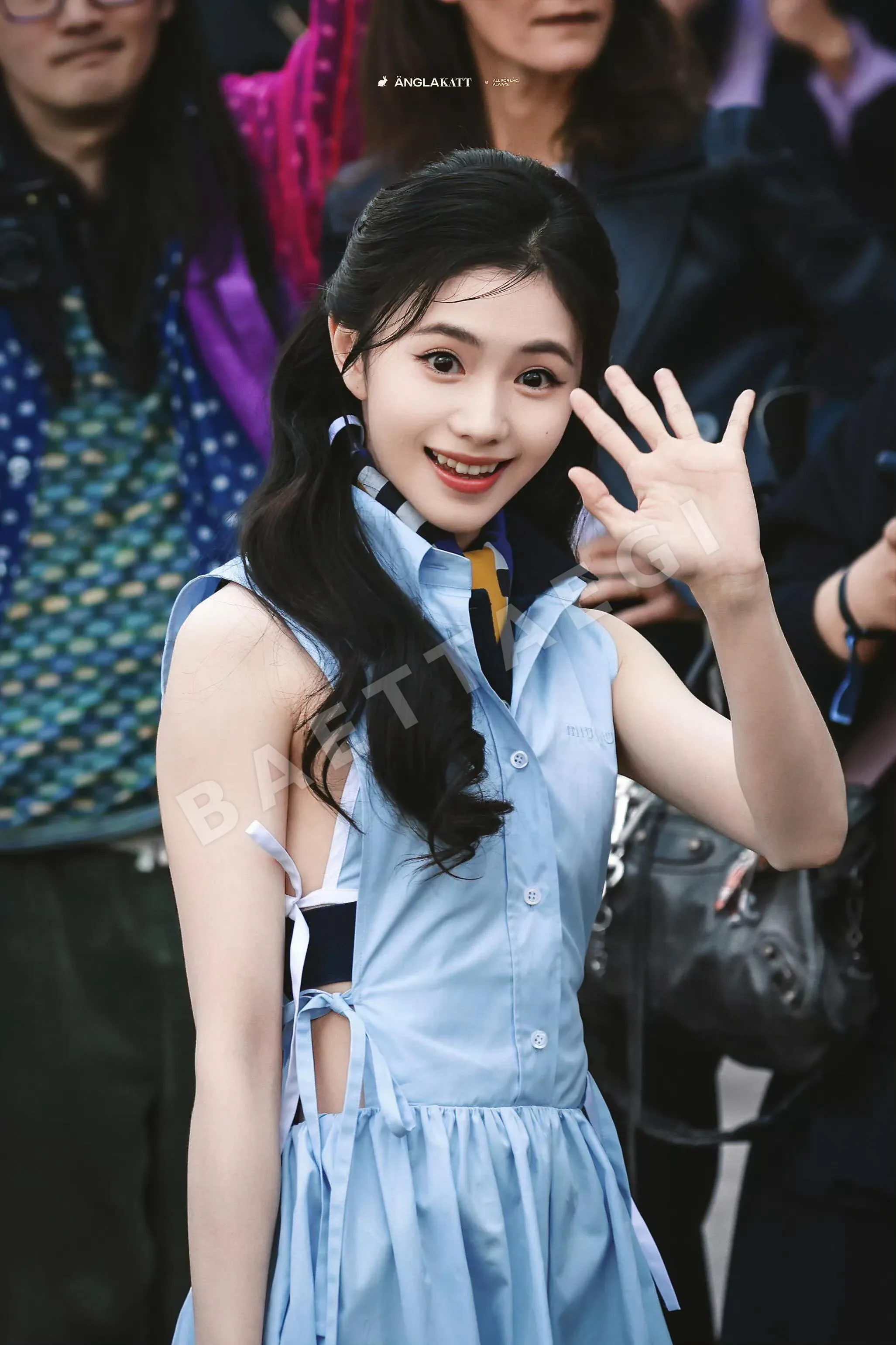미우미우 로고 자수 옆라인 컷아웃 A라인 원피스 상세 이미지 6