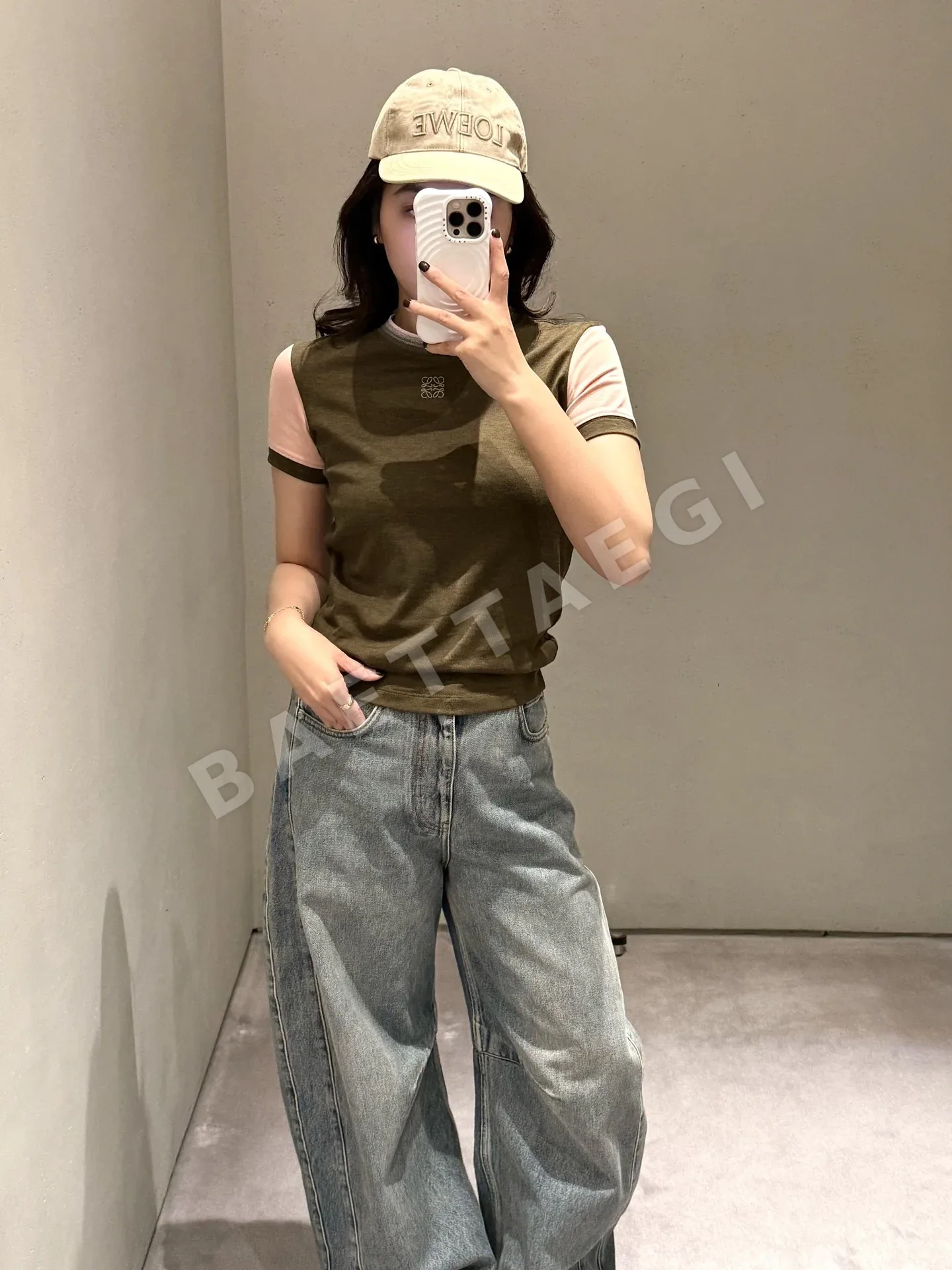 로에베 컬러 블록 아나그램 자수 코튼 반팔 티셔츠 상세 이미지 9
