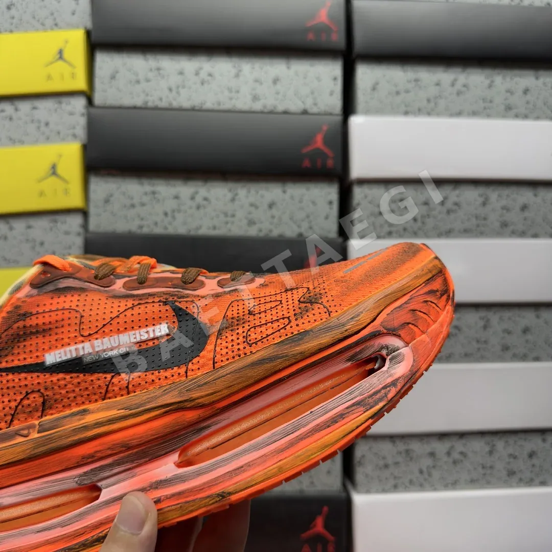 나이키 [M] 보메로 프리미엄 IQ7166-800 201746 Nike Vomero Premium Melitta Baumeister 상세 이미지 2