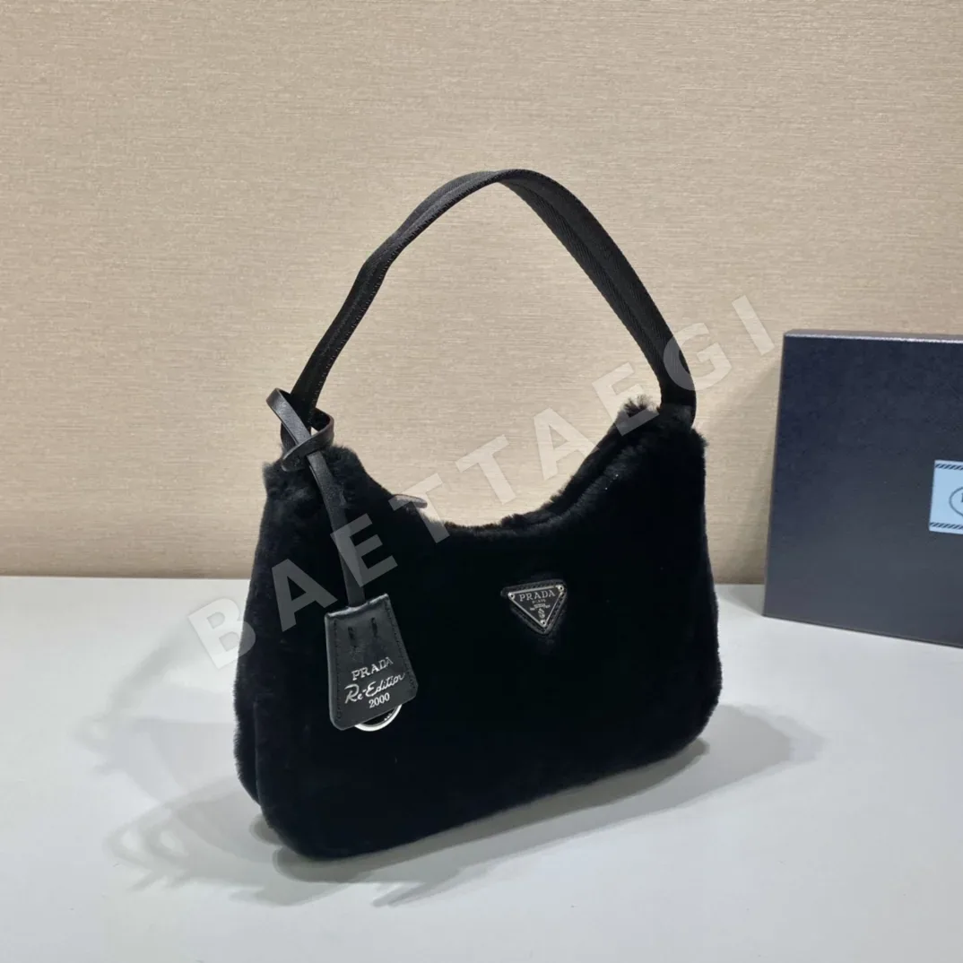 프라다 염소털 호보백 상세 이미지 3