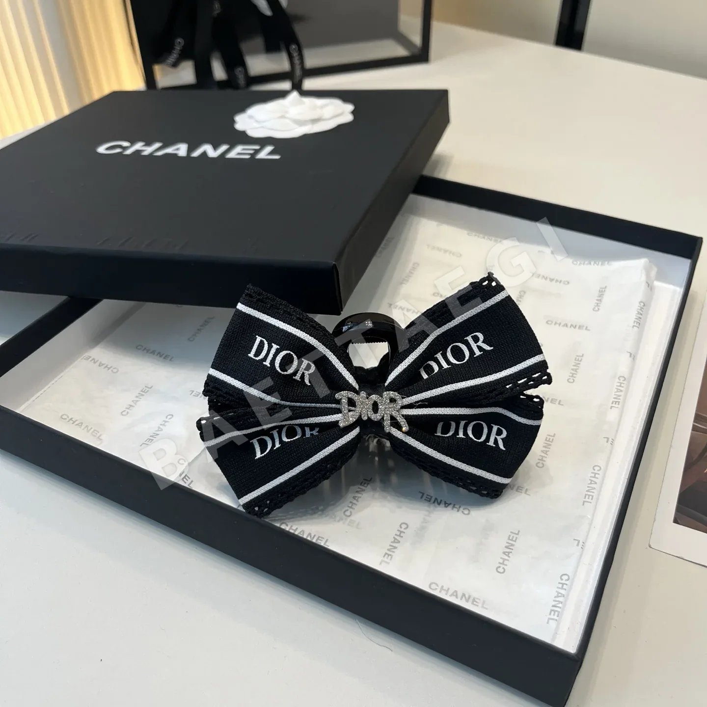 디올 CD 클립 헤어악세사리 184311