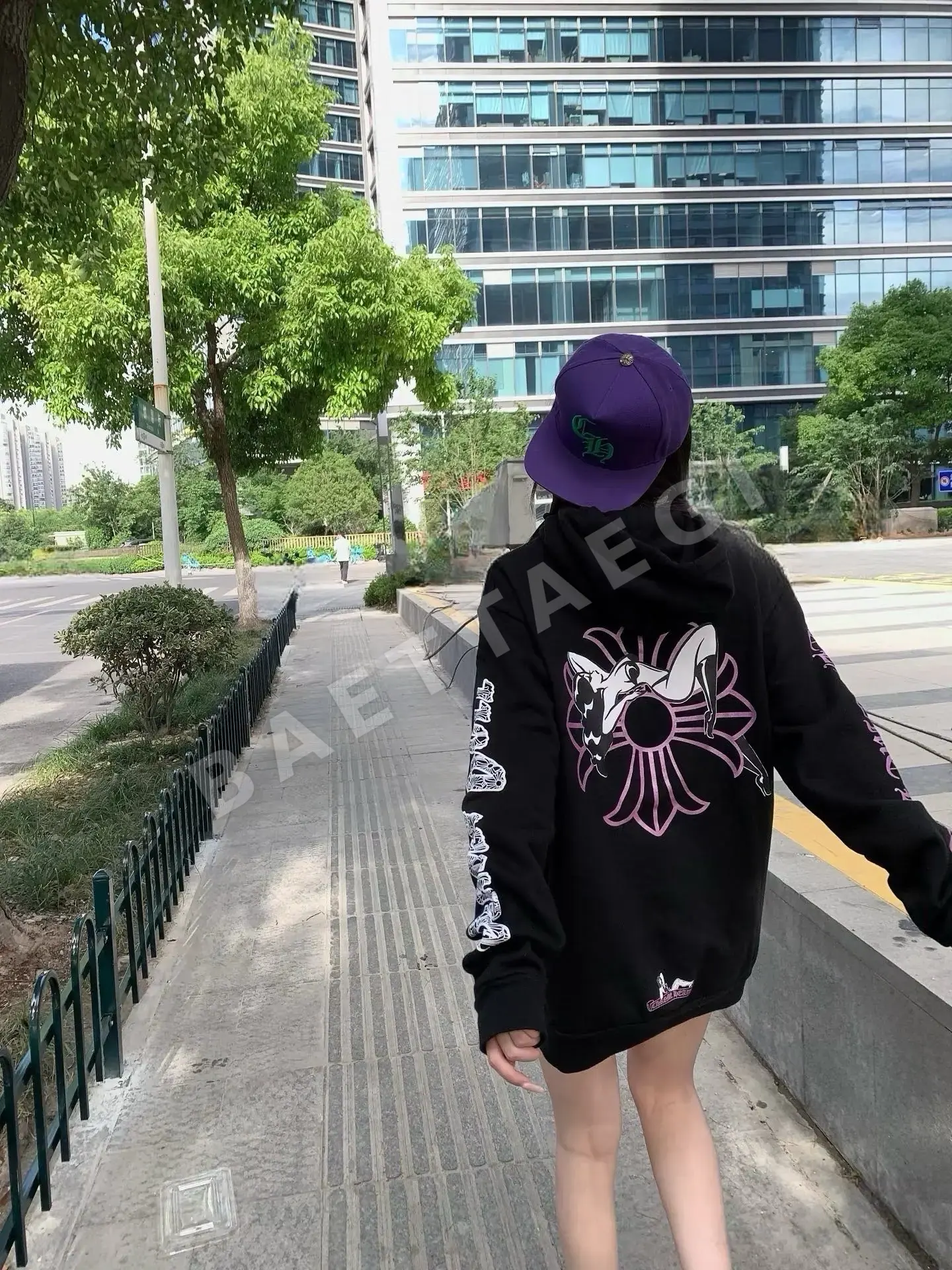 크롬하츠 크리스탈 글리터 크로스 프린트 남성 후드 상세 이미지 23