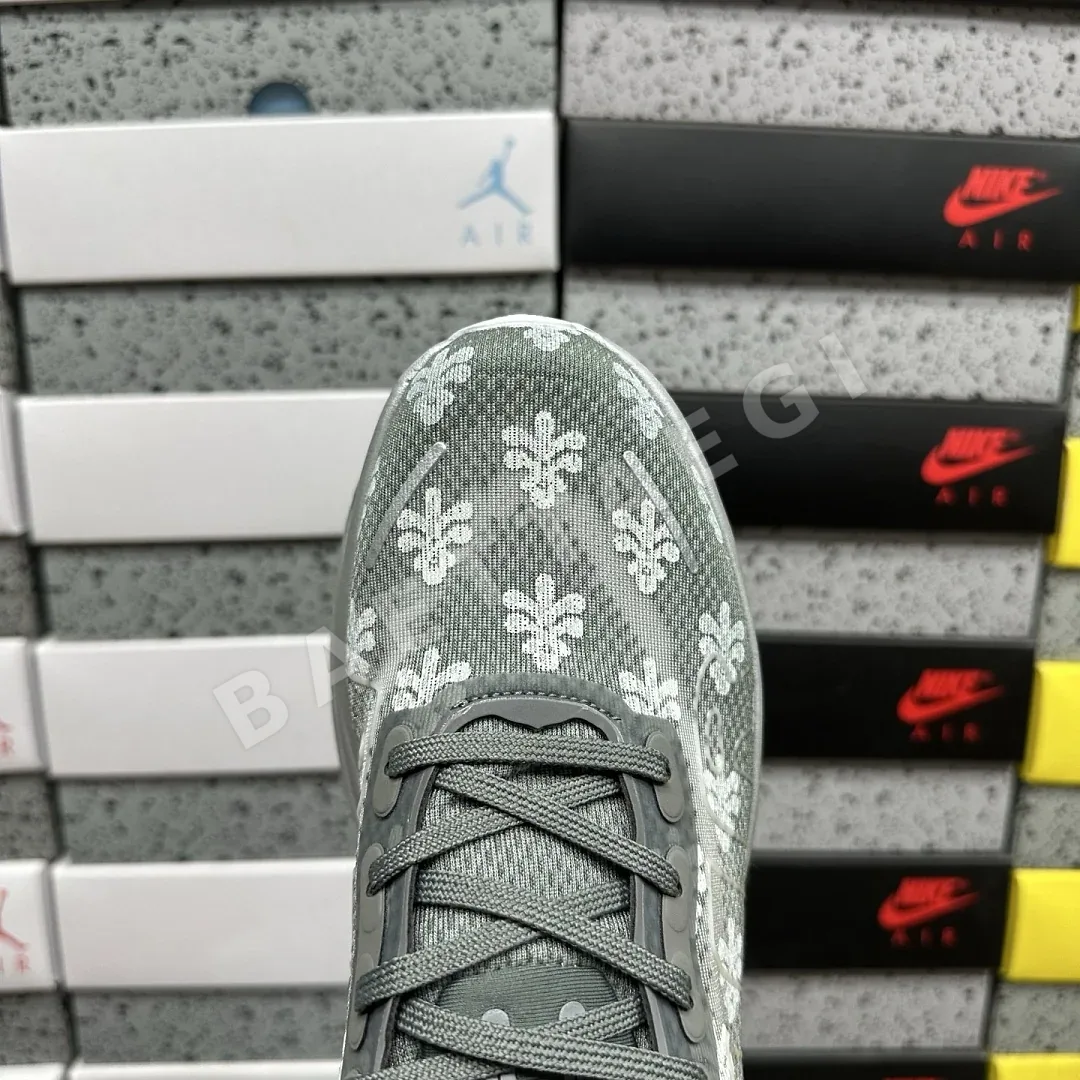 나이키 [5A] 보메로 프리미엄 QS IQ0028-001 201783 Nike Vomero Premium QS Fleur De-Lis 상세 이미지 3