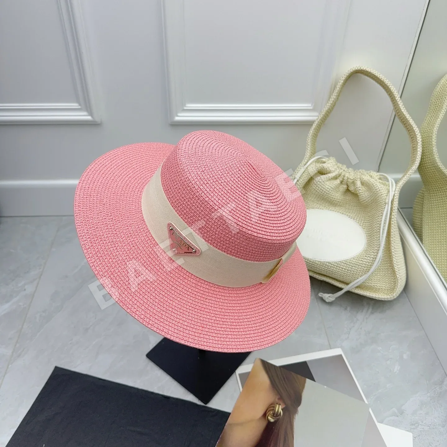 프라다 평평 챙 여름용 모자 84896
