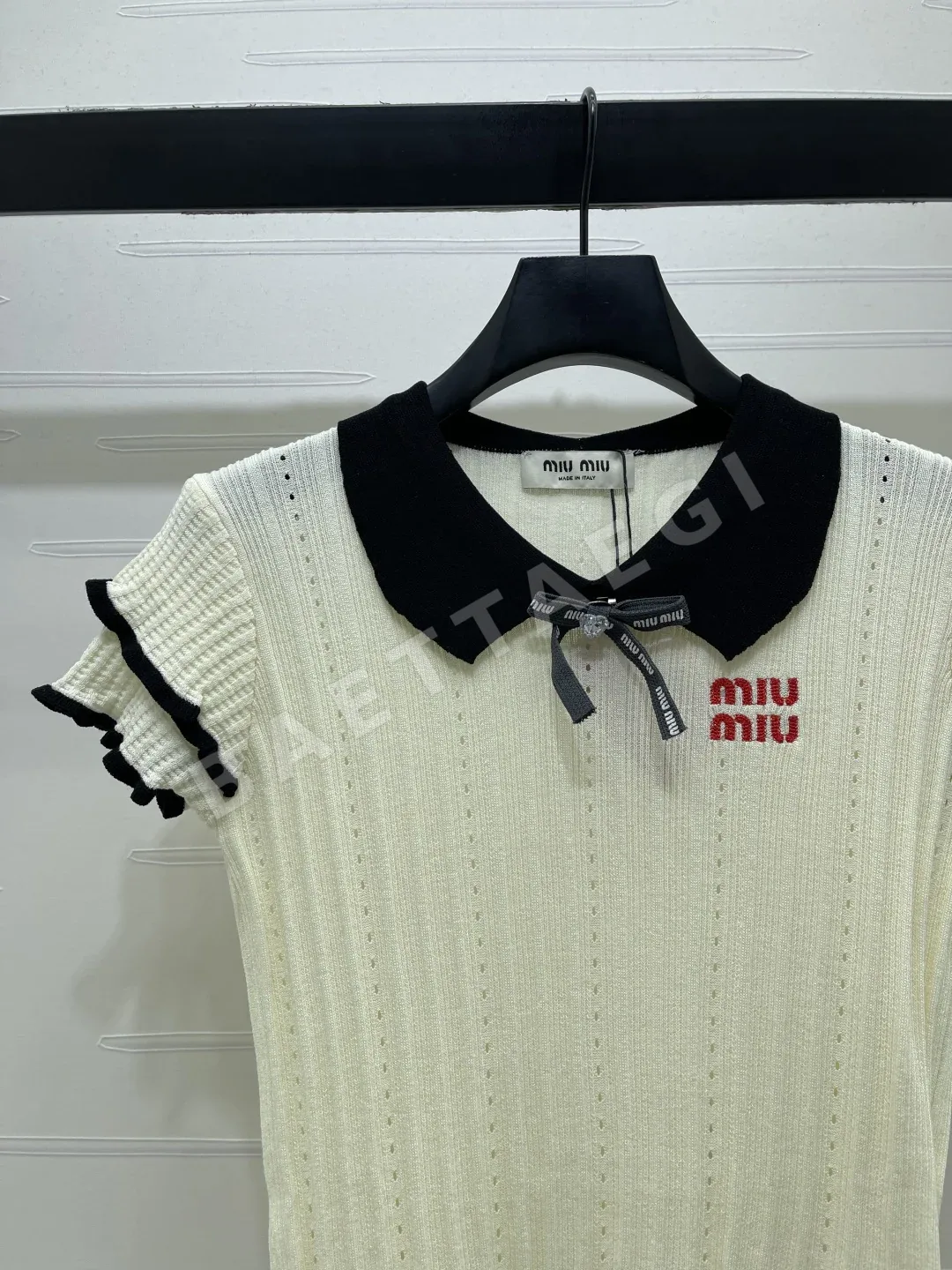 미우미우 피터팬 카라 실크 울 혼방 크롭 반팔 니트탑 상세 이미지 4