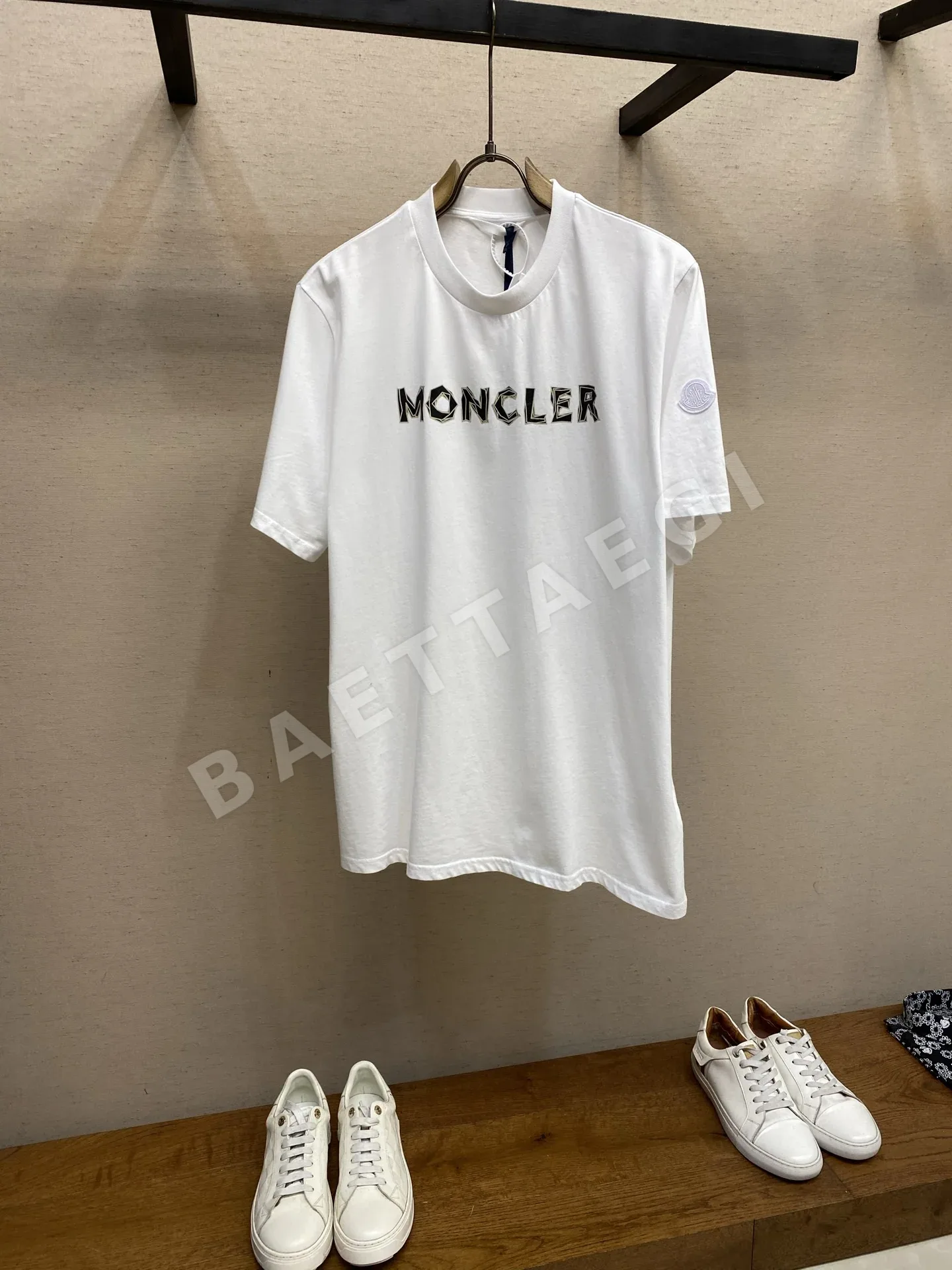 몽클레르 로고 프린트 남성 반팔티셔츠 48570