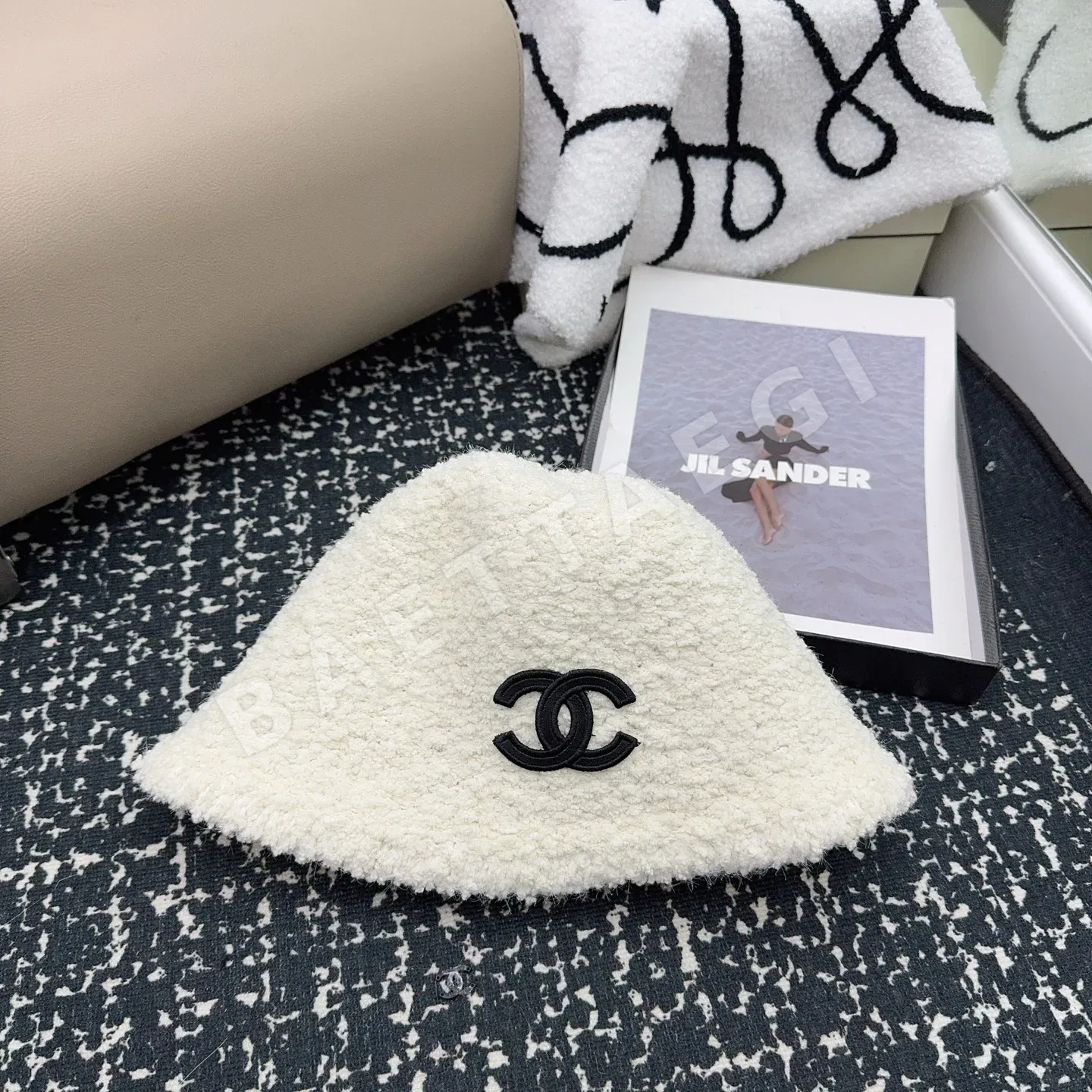샤넬 흑백 배색 버킷햇 82505
