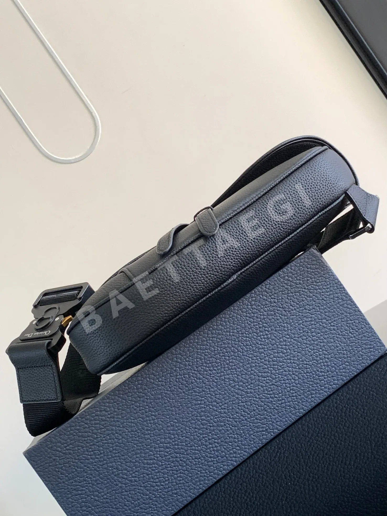 디올 새들 가죽 숄더백 상세 이미지 4
