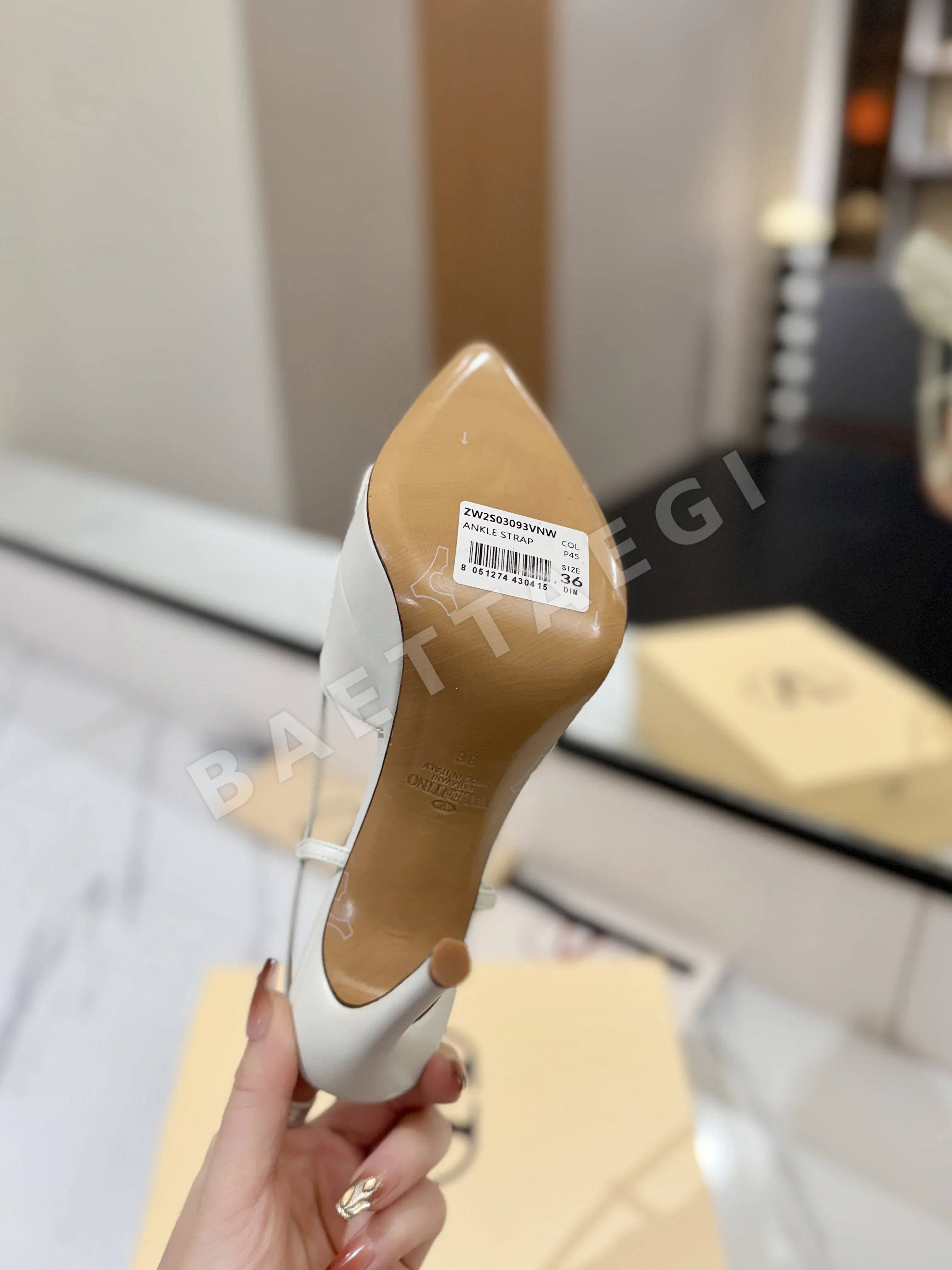 발렌티노 V 버클 백리스 샌들 상세 이미지 18