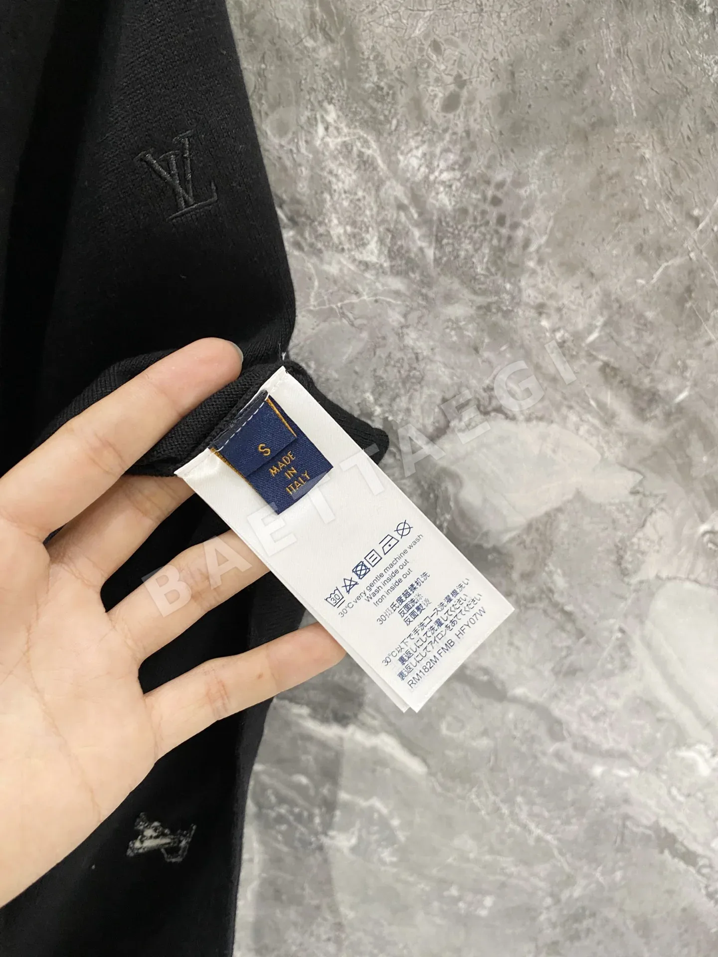 루이비통 엠보스드 자카드 니트 크루넥 반팔 티셔츠 상세 이미지 8