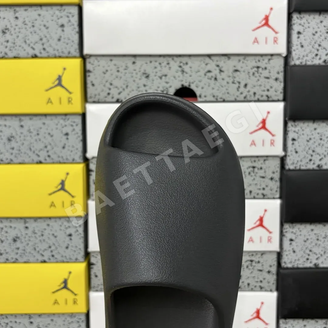 아디다스 [LW] 이지 슬라이드 HQ6448 200616 Adidas Yeezy Slide Onyx 상세 이미지 5