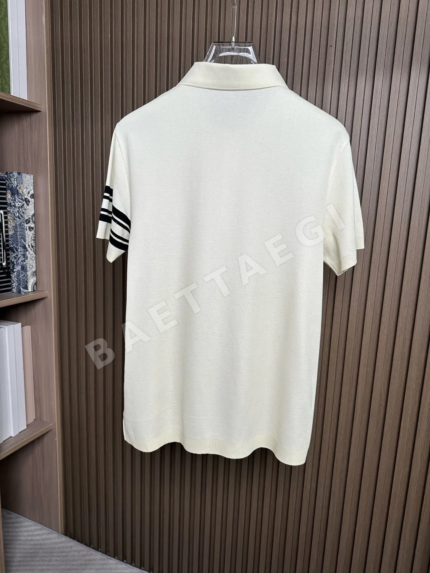 몽클레르 스트라이프 로고 패치 반팔 폴로셔츠 상세 이미지 2