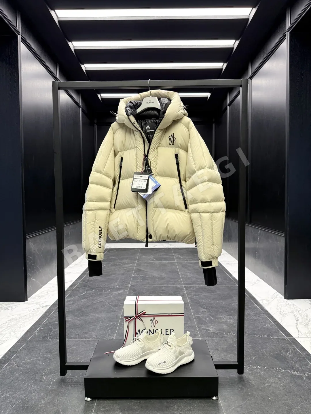 몽클레르 몽클레어 그레노블 셰리페리 숏 다운 자켓 상세 이미지 3