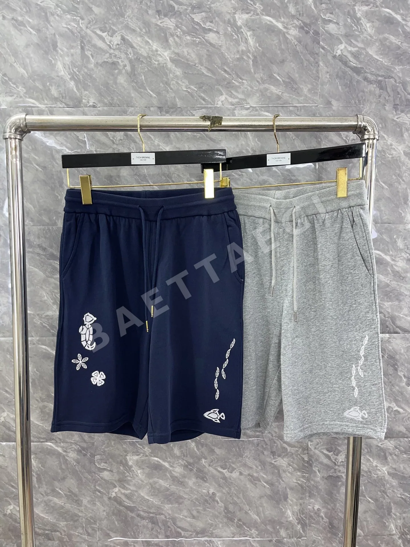 톰브라운 오션 시리즈 자수 반바지 40400 Thom Browne Shorts 상세 이미지 2