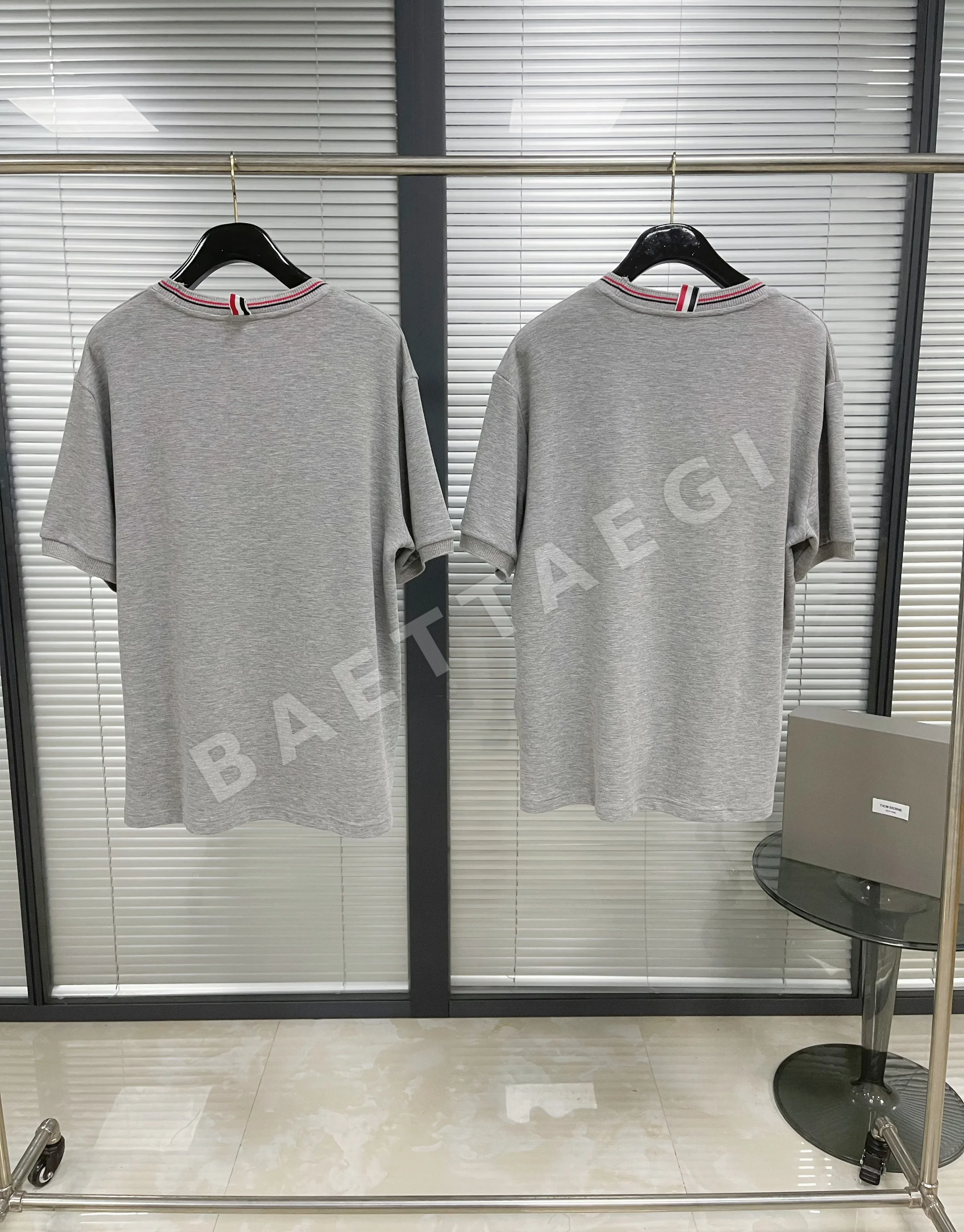 톰브라운 남성 반팔 상세 이미지 12