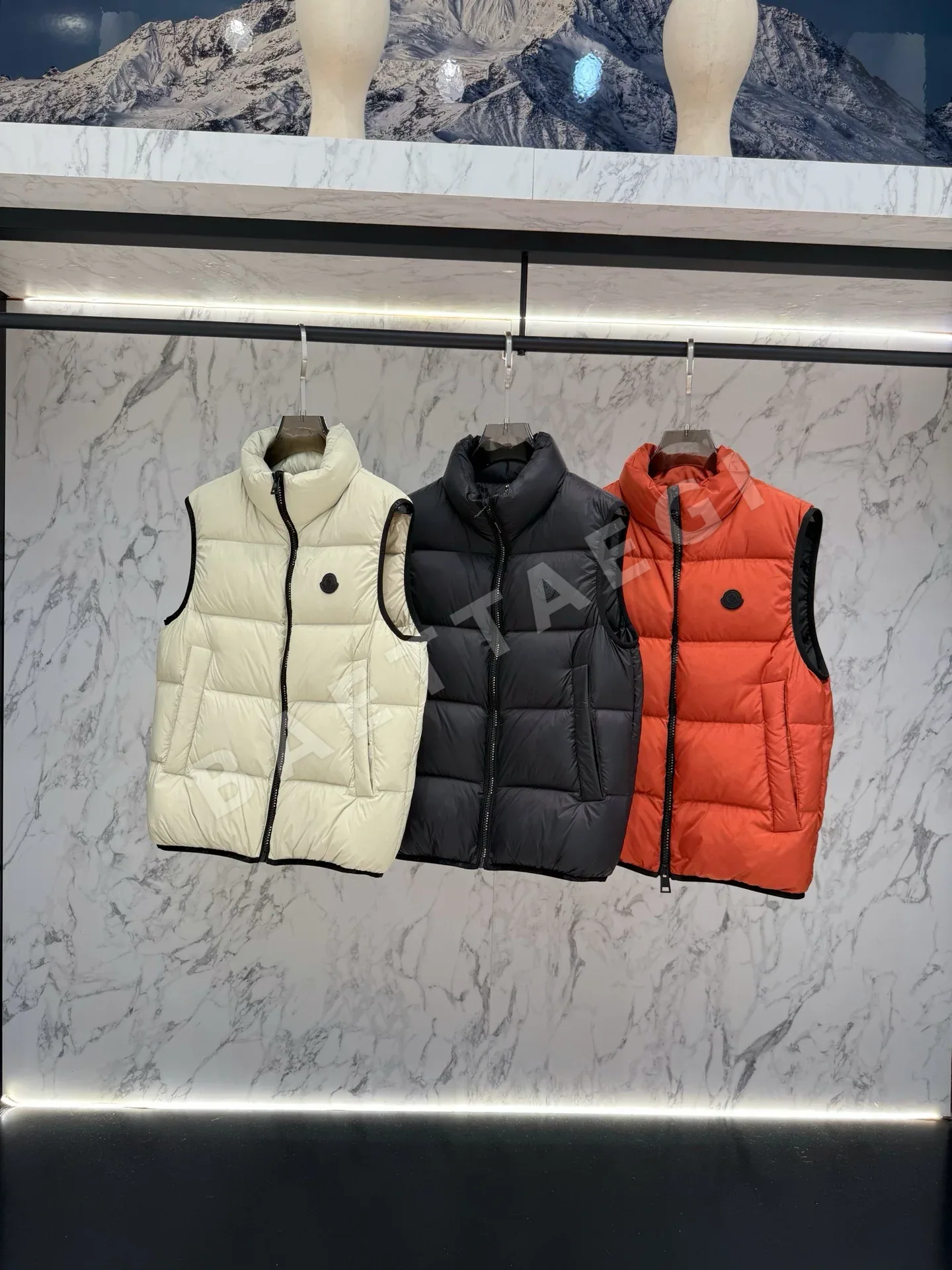 몽클레르 남성 슬림 다운 조끼 상세 이미지 2