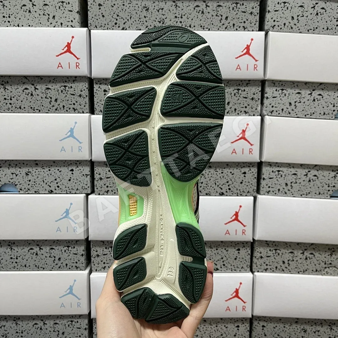 아식스 [TOP] 젤 큐뮬러스 16 1203A763-100 200300 Asics Gel-Cumulus 16 Green Cream Ivory 상세 이미지 6