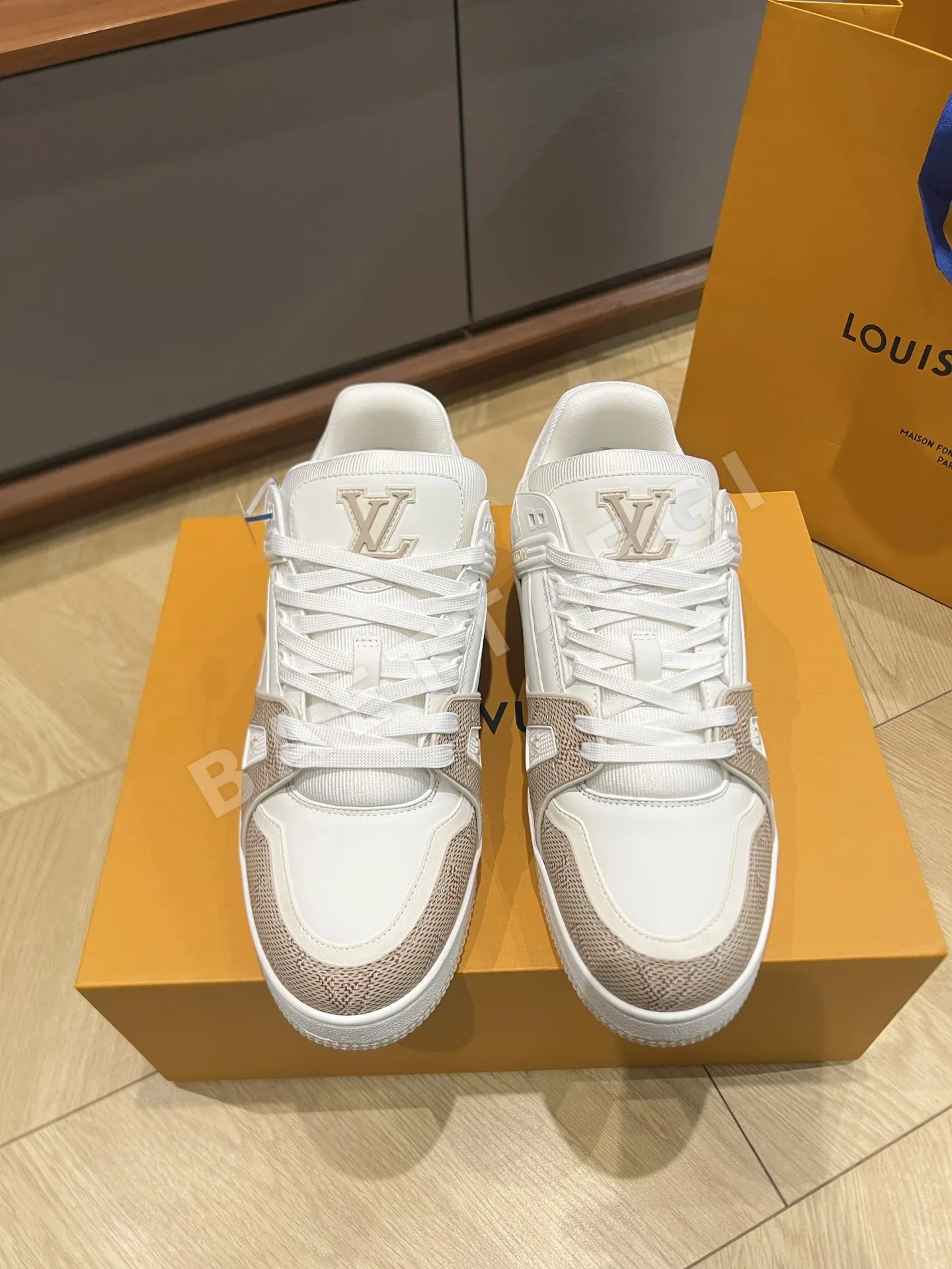 루이비통 LV 26 데님 가죽 트레이너 신발 95210