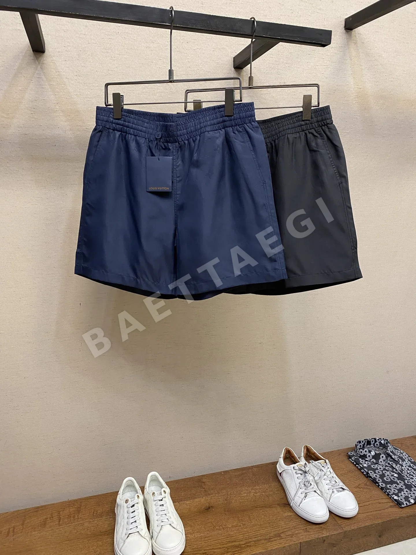 루이비통 모노그램 프린트 나일론 남성 반바지 상세 이미지 3