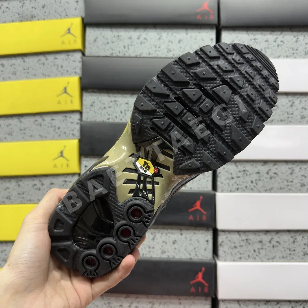 나이키 [BD] 에어 맥스 플러스 블랙 골드 852630-001 201907 Nike Air Max Plus 상세 이미지 4