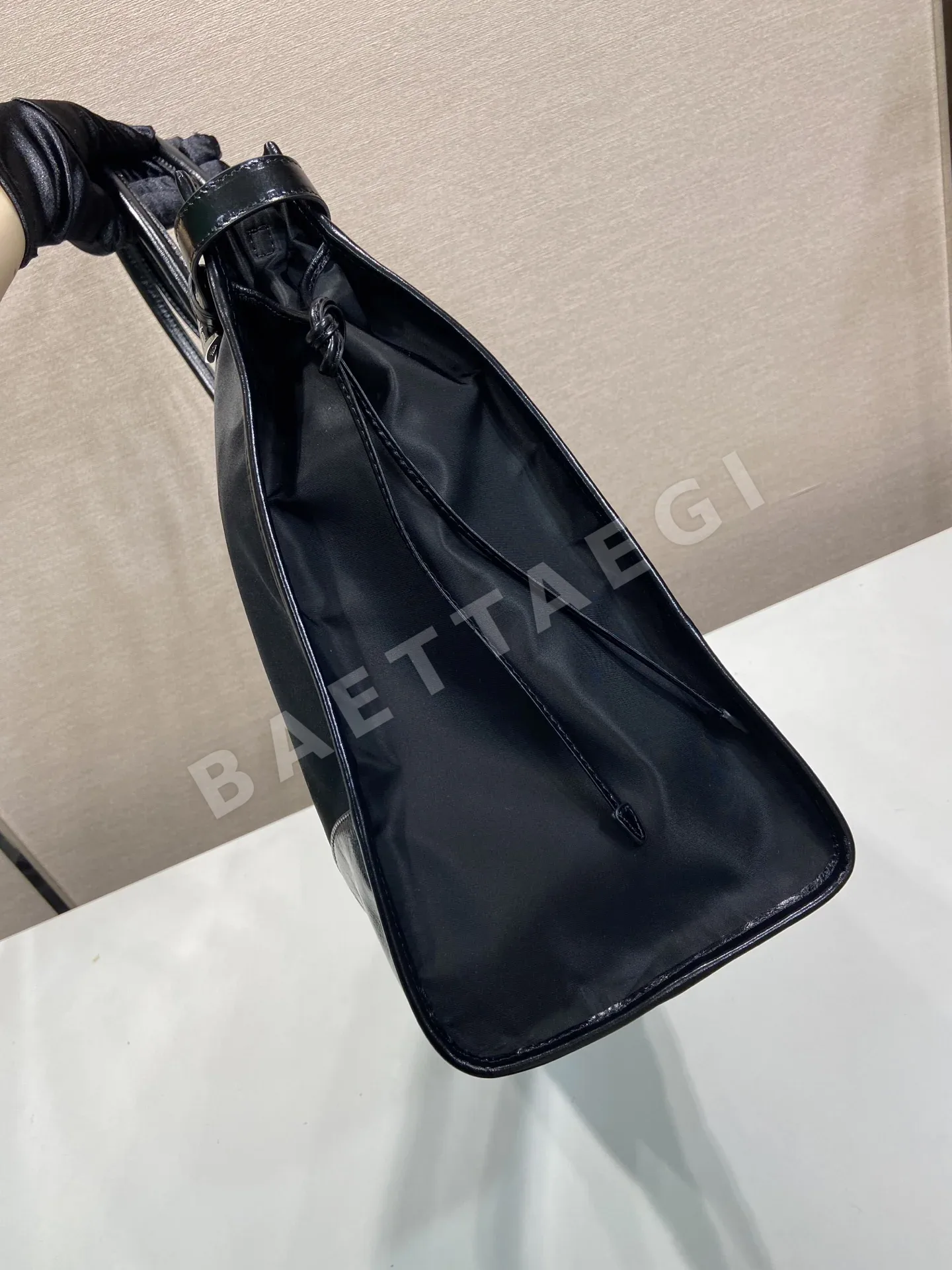 프라다 보니 나일론 숄더백 2VG128 상세 이미지 5