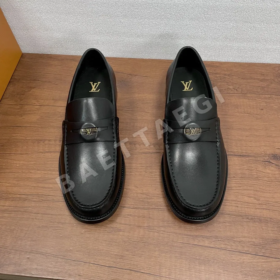 루이비통 메이저 로퍼 남성 카프스킨 LV 모노그램 스트랩 상세 이미지 2