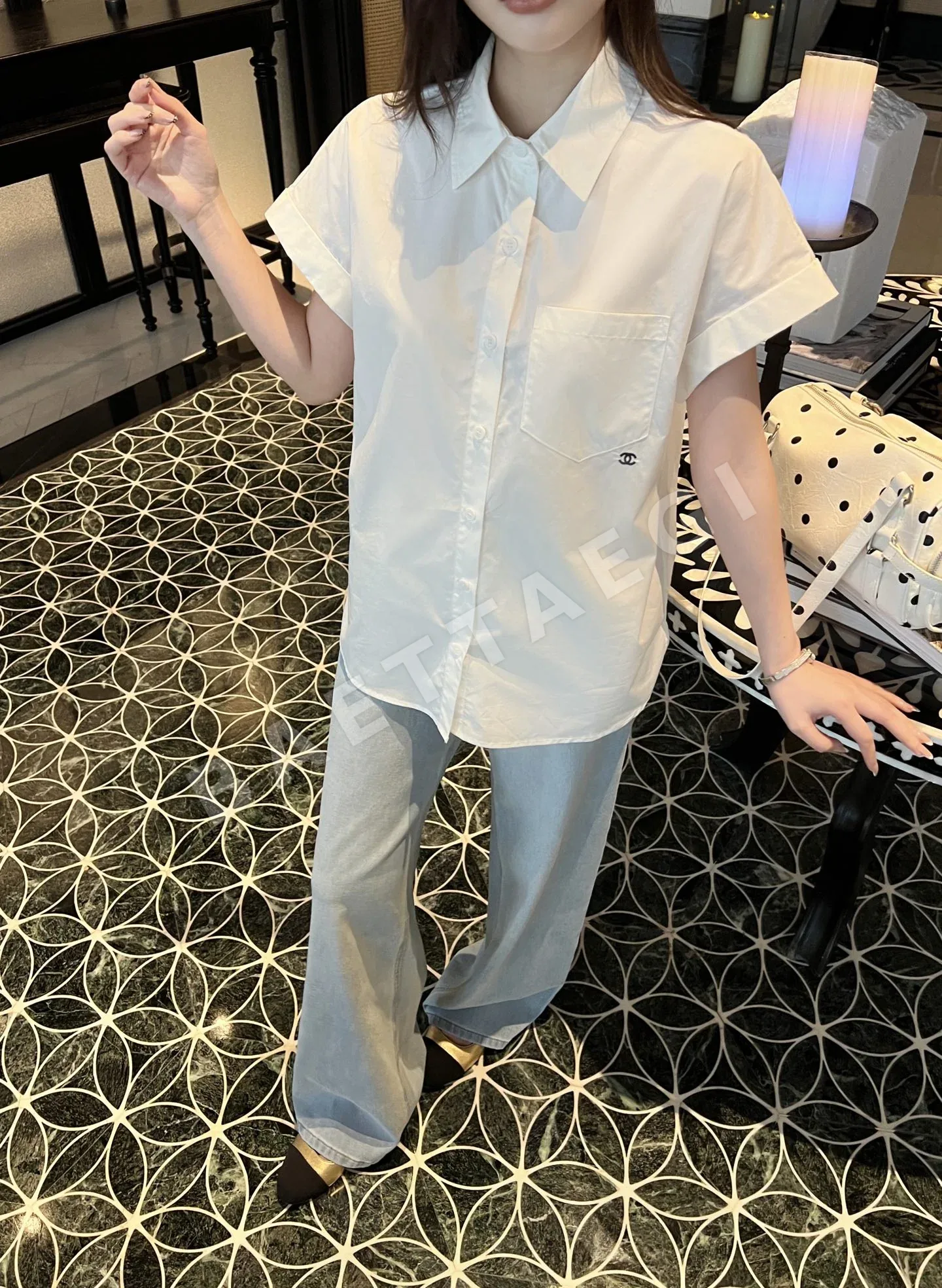 샤넬 더블 C 로고 자수 카라 반팔 티셔츠