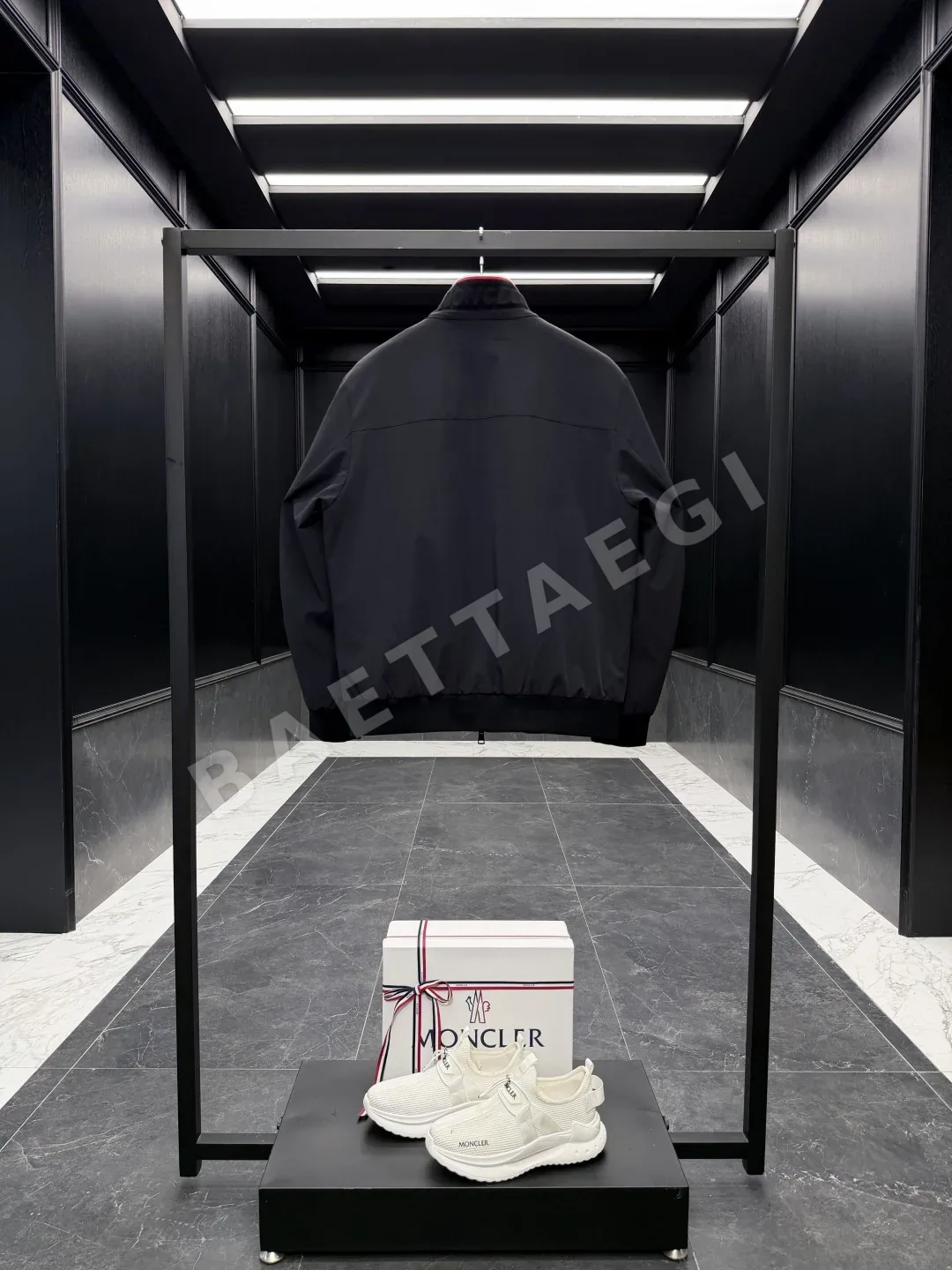 몽클레르 레페 라이트웨이트 남성 패딩 재킷 상세 이미지 9