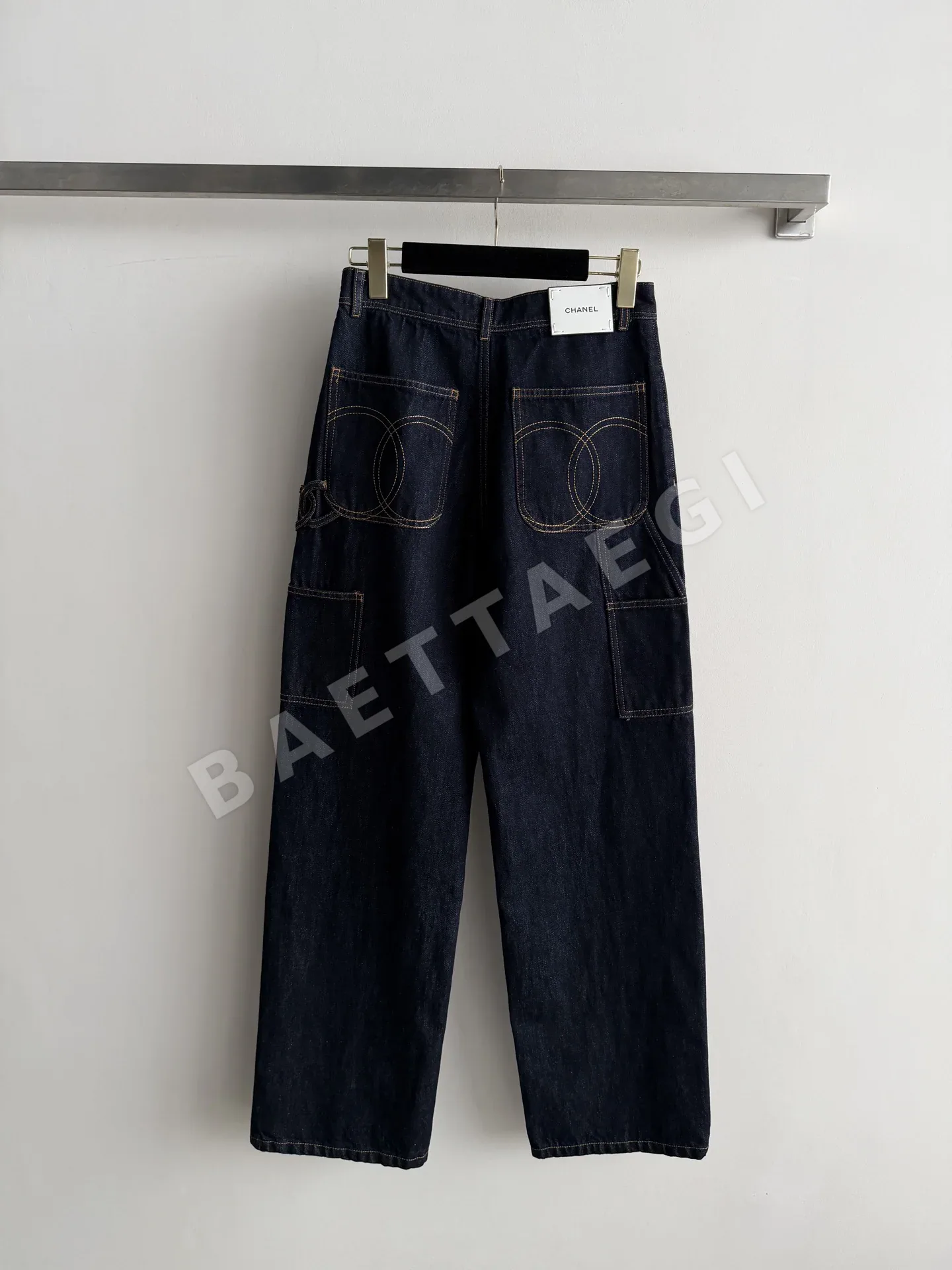 샤넬 더블 C 로고 자수 카고 바지 상세 이미지 2