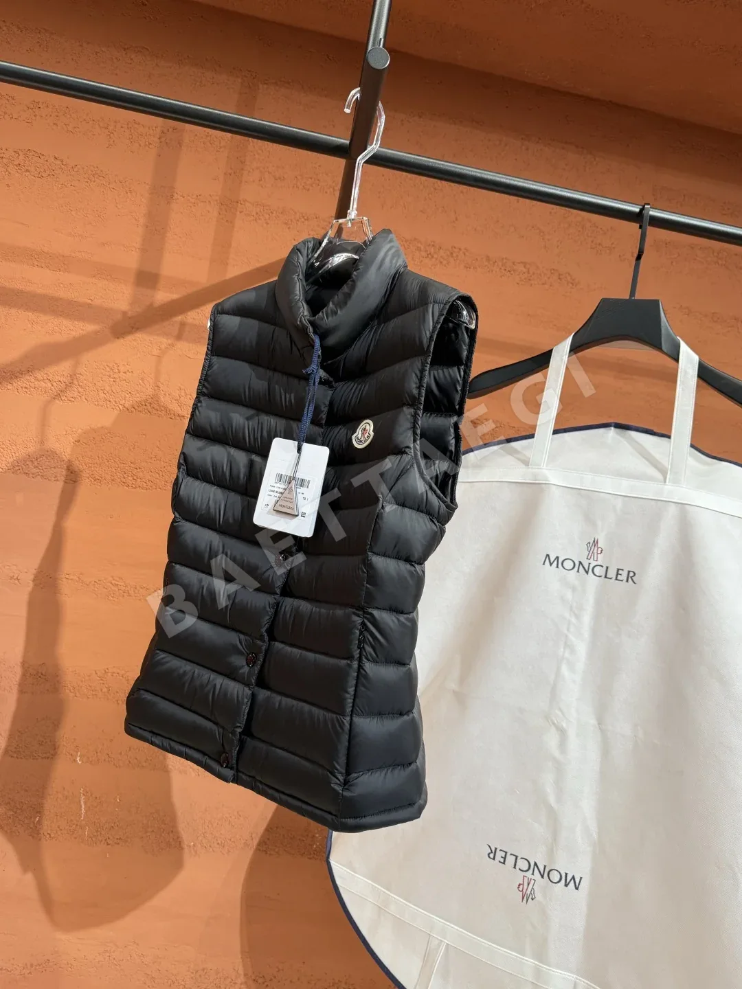 몽클레르 화이트 덕다운 여성 조끼 상세 이미지 8