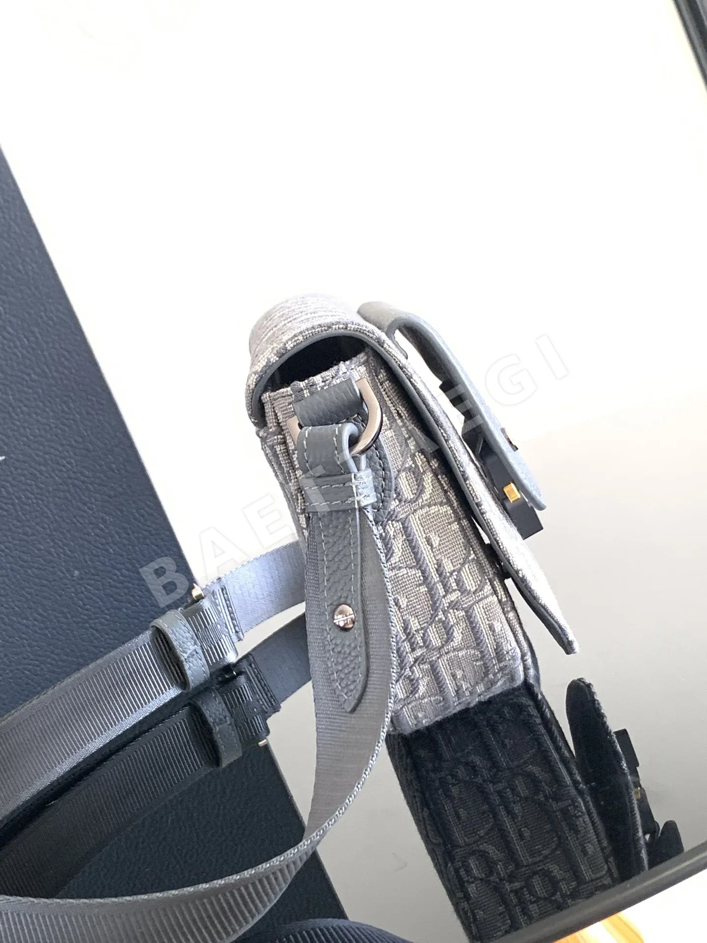 디올 새들 블루 오블리크 메신저 가방 상세 이미지 2