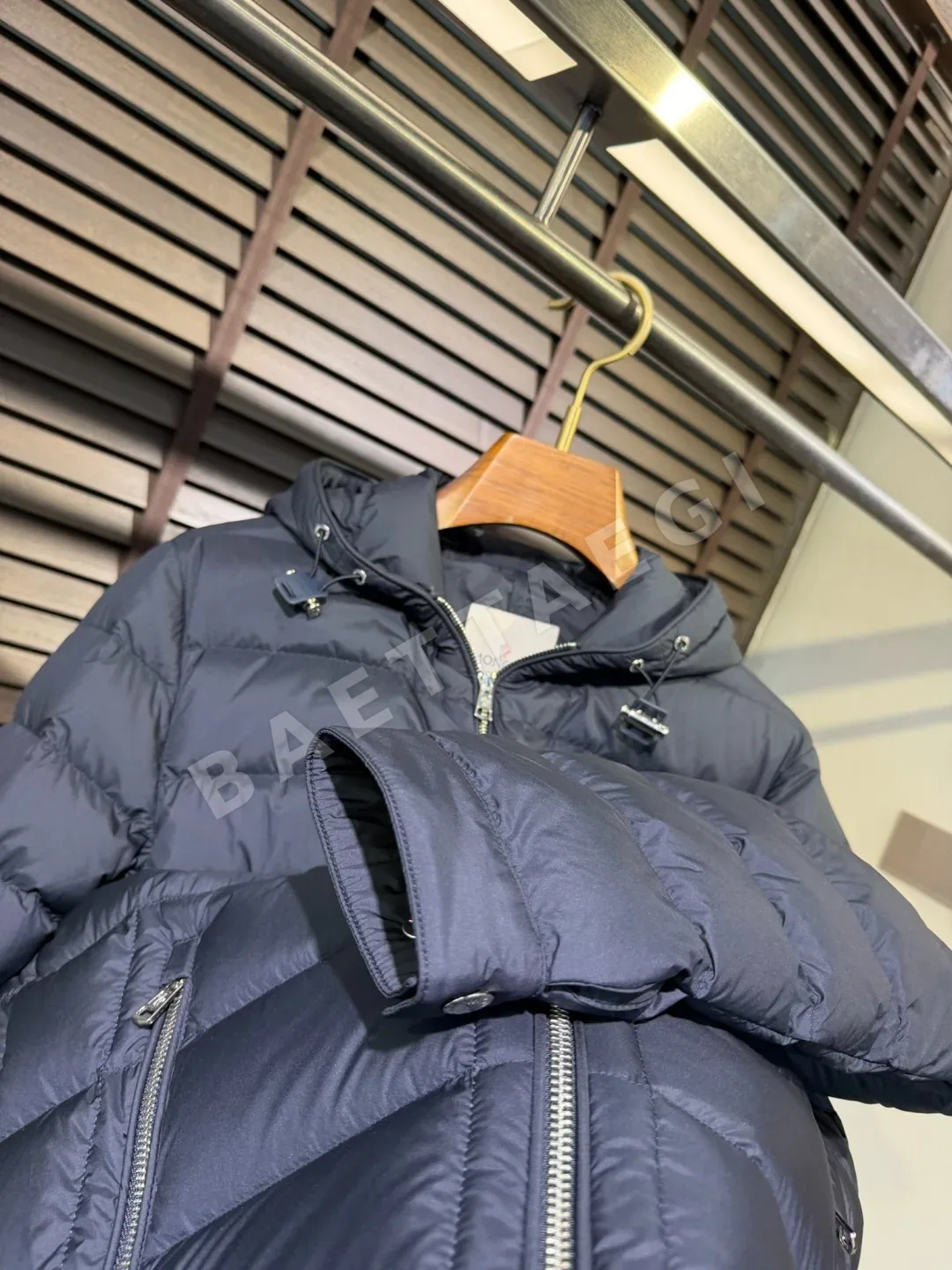 몽클레르(Moncler) 세스트리에 후드 쇼트 다운 재킷 M99805 상세 이미지 7