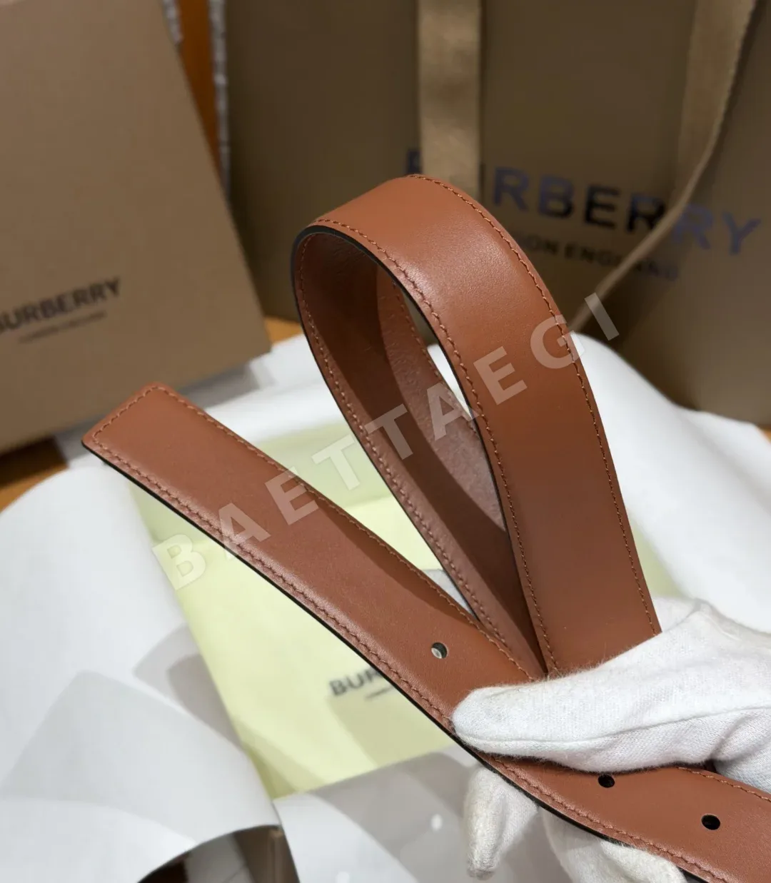 버버리 폴리 30mm 스무스 카프스킨 핀버클 벨트 상세 이미지 5