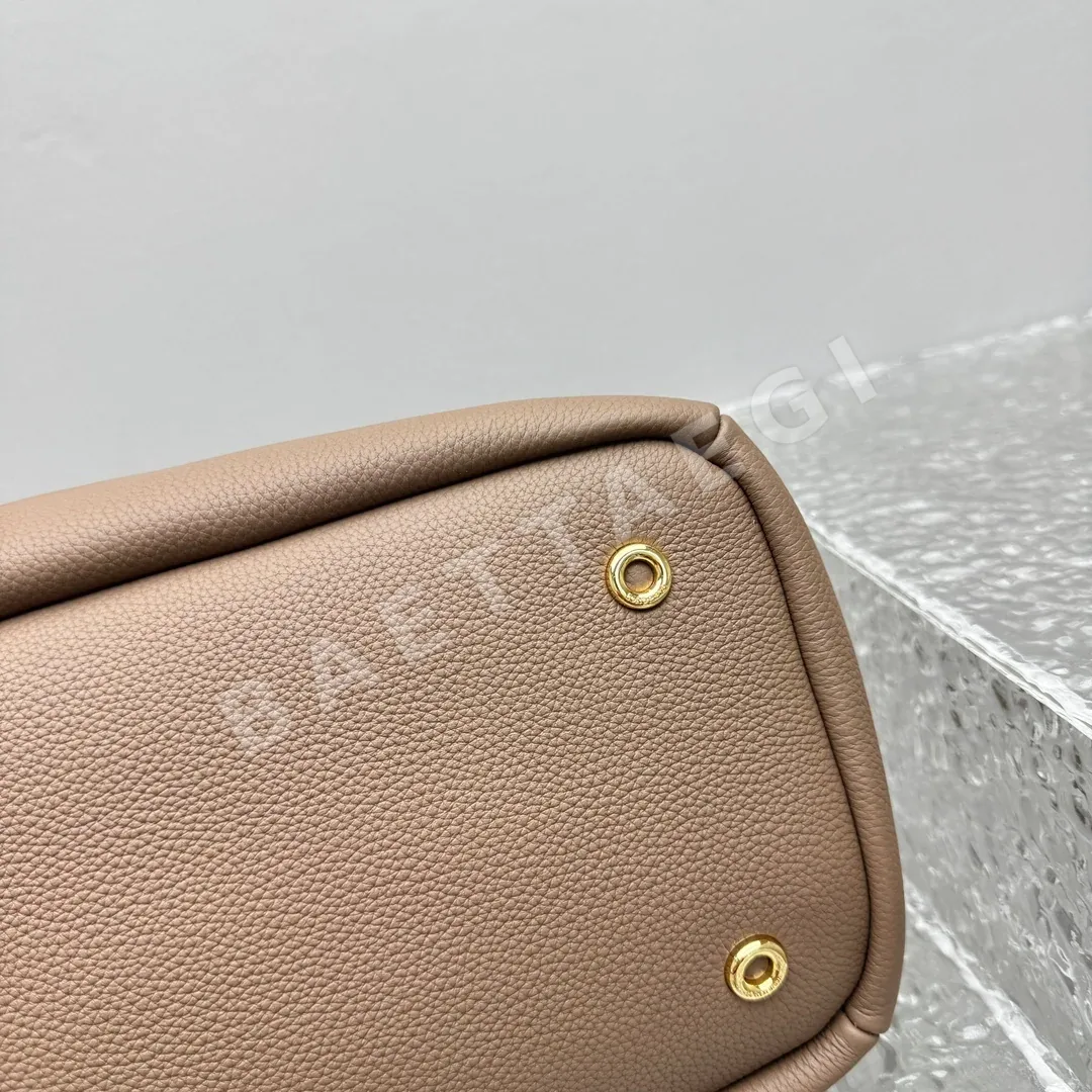 로로피아나 니들 라지 스톤 그레이 핸드백 상세 이미지 13