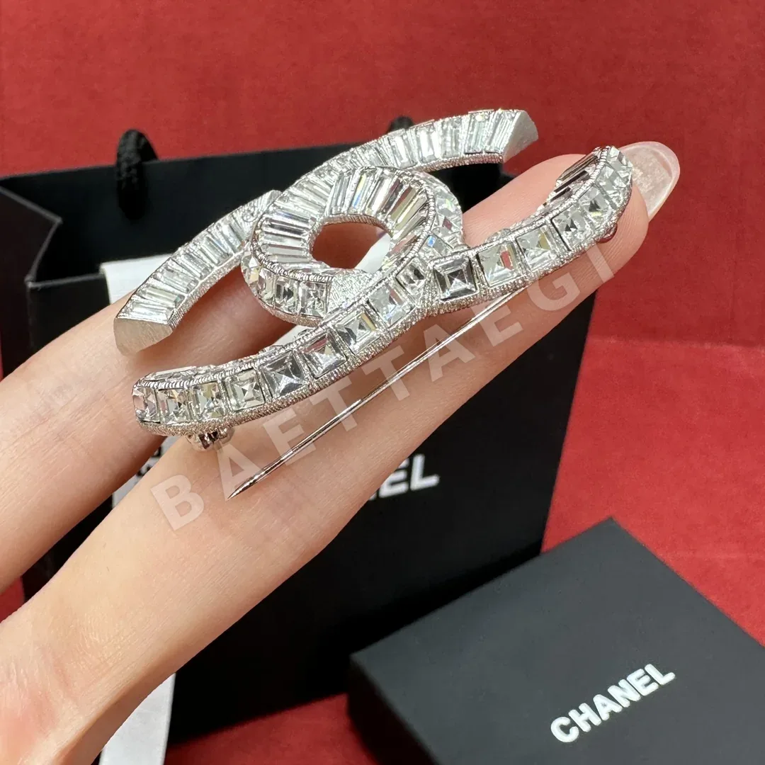 샤넬 클래식 슈가큐브 더블 C 라인스톤 브로치 상세 이미지 3