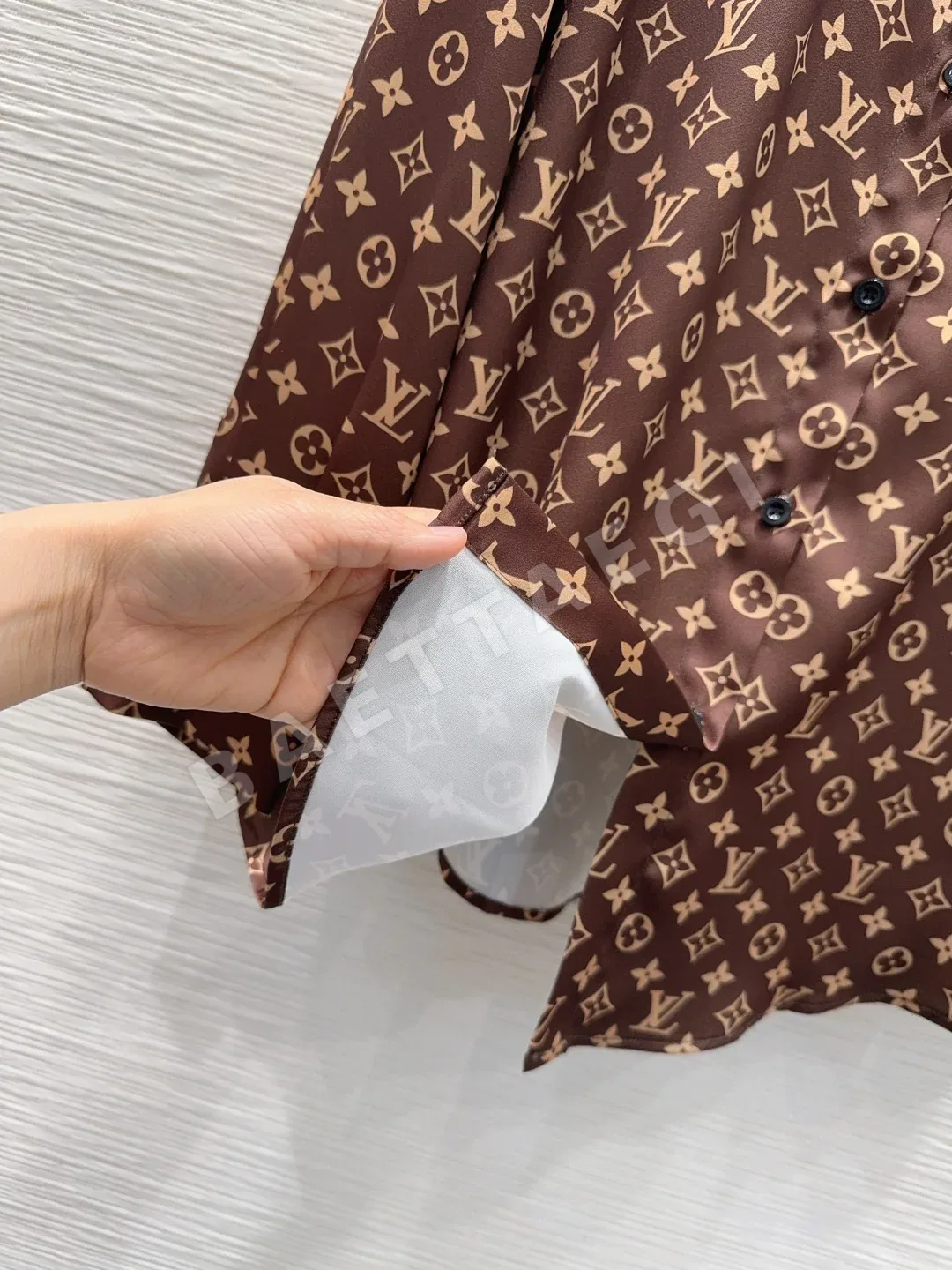 루이비통 프린트 여성 셔츠 상세 이미지 7