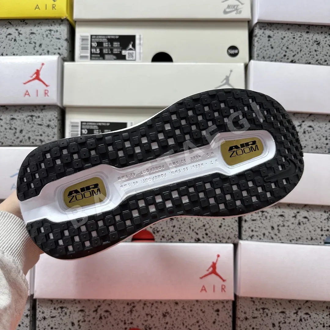나이키 [5A] 보메로 프리미엄 블랙 골드 HQ2050-683 201627 Nike Vomero Premium 상세 이미지 5